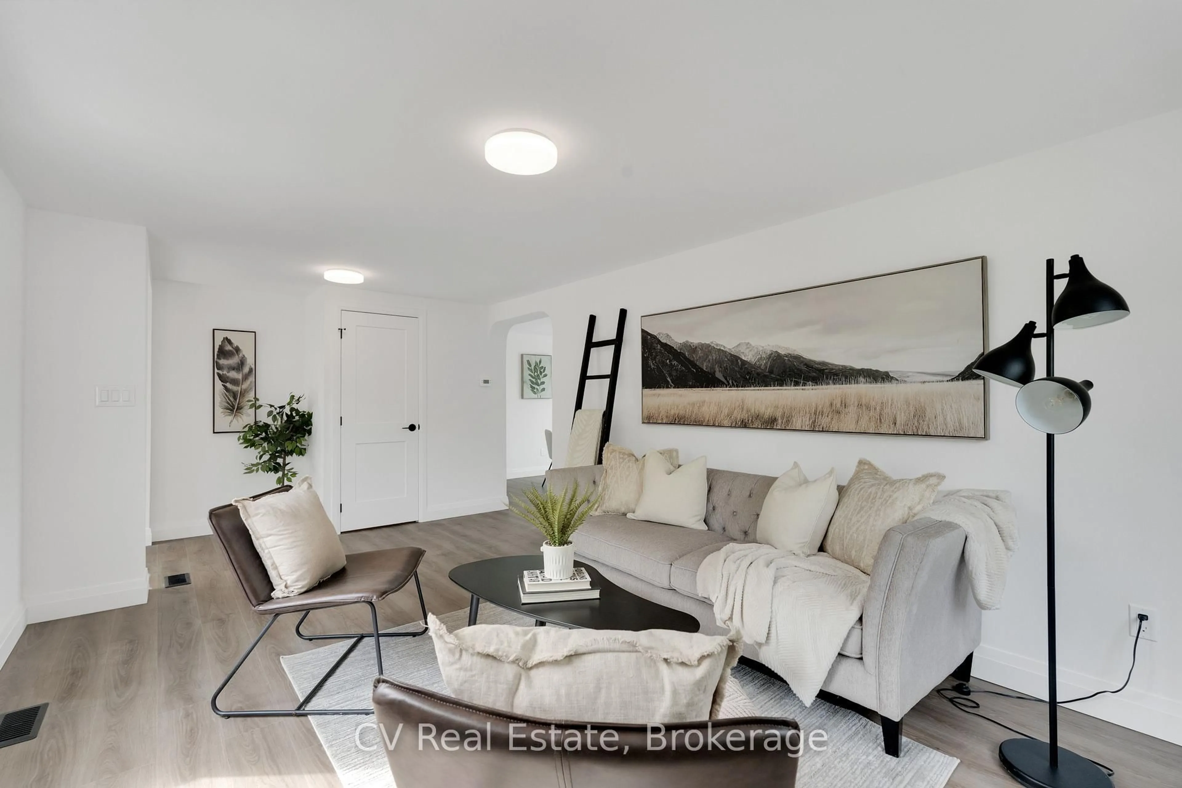 Living room with furniture, unknown for 3338 Cox Dr, Severn Ontario L0K 2B0