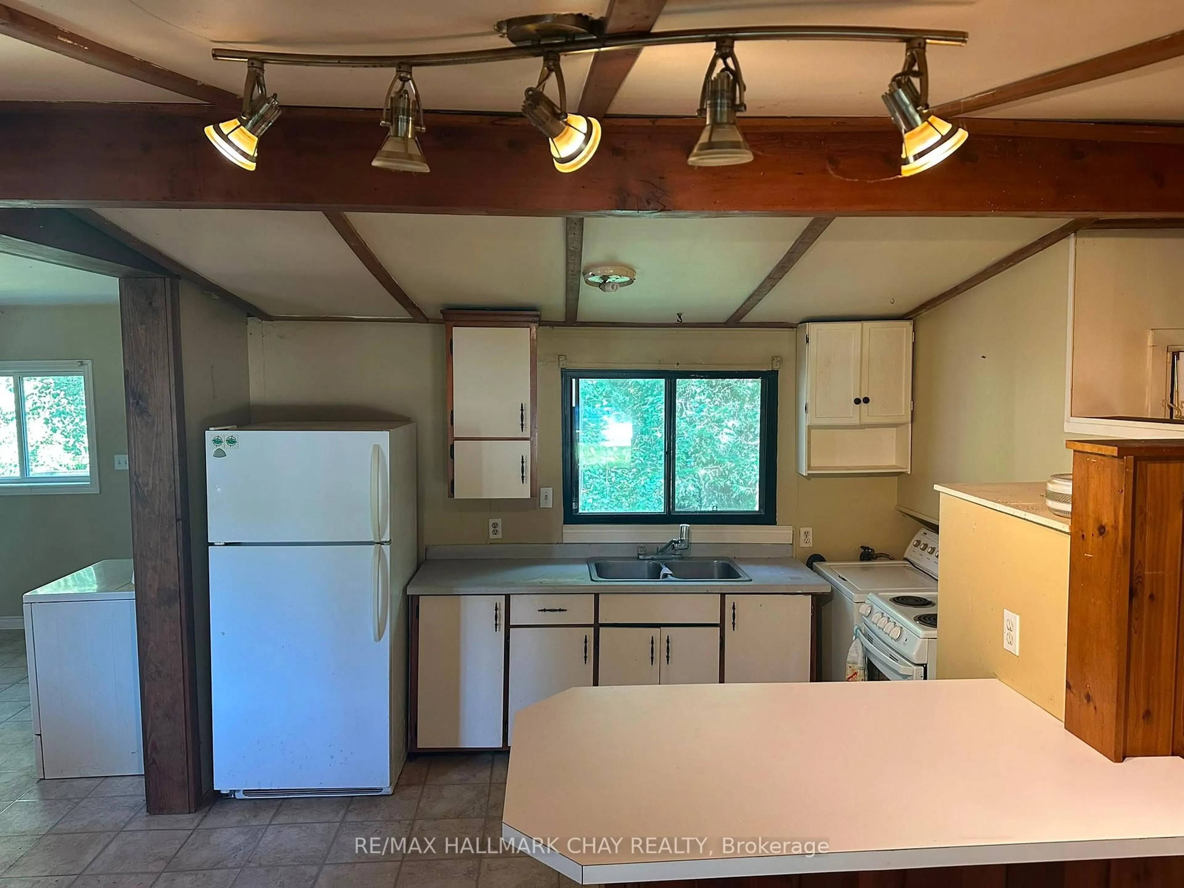 Standard kitchen, unknown for 153 Lumber Rd, Tay Ontario L0K 2A0
