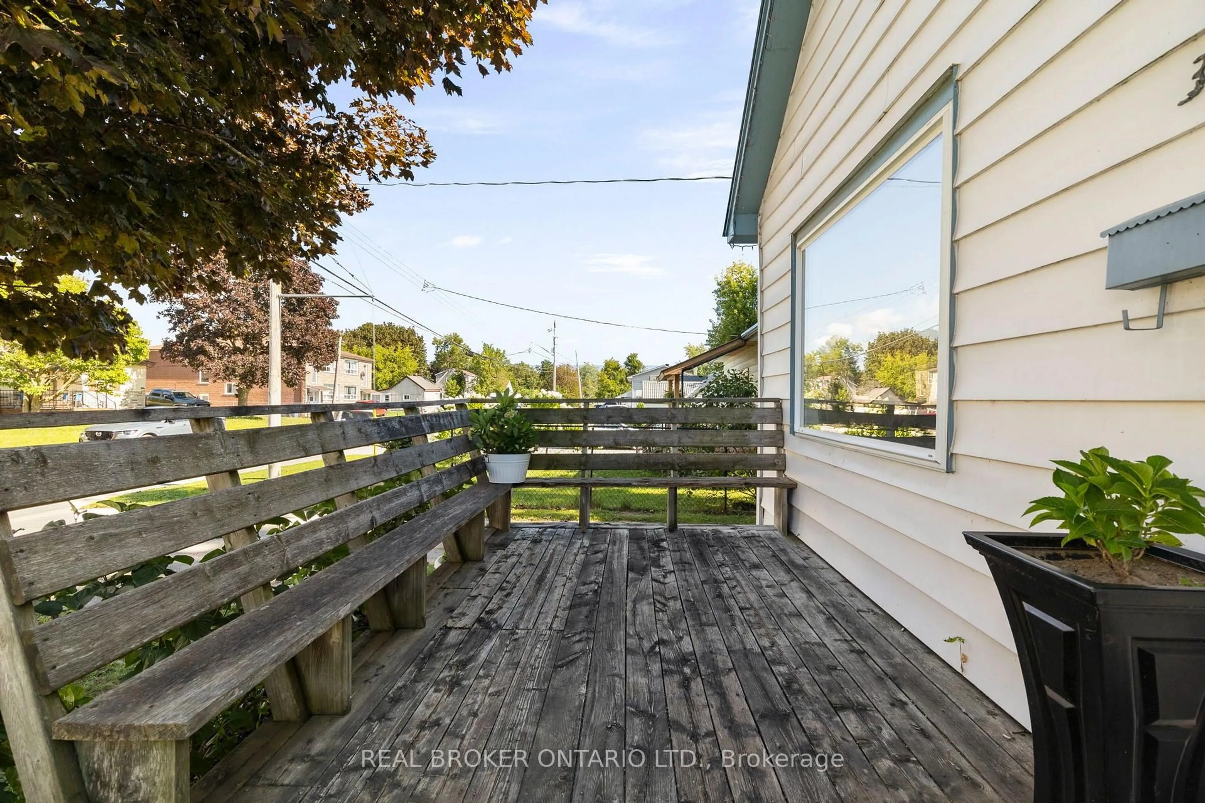 Patio, unknown for 345 East St, Orillia Ontario L3V 4C4