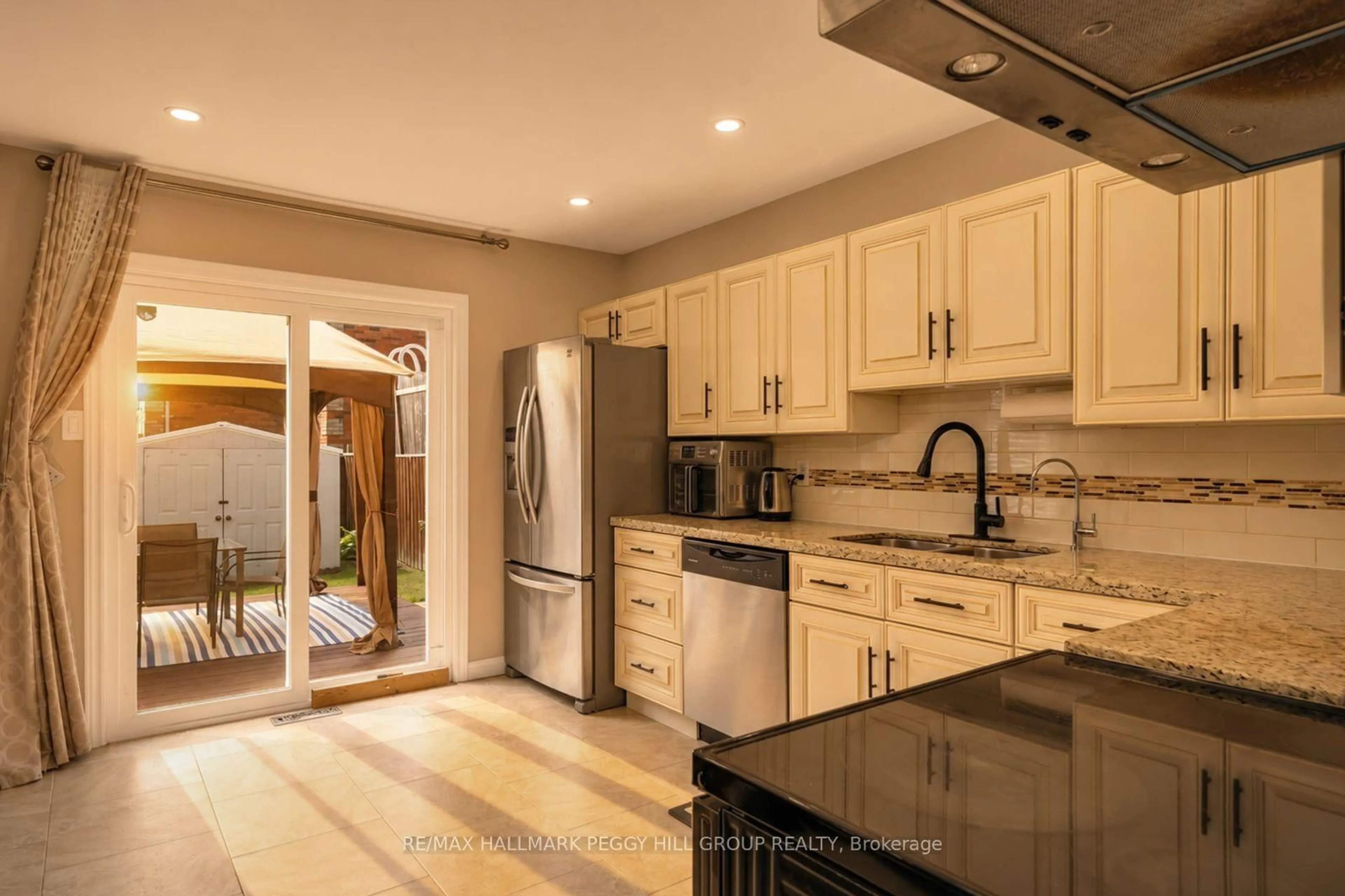 Unknown for 35 Victorway Dr, Barrie Ontario L4N 9L3