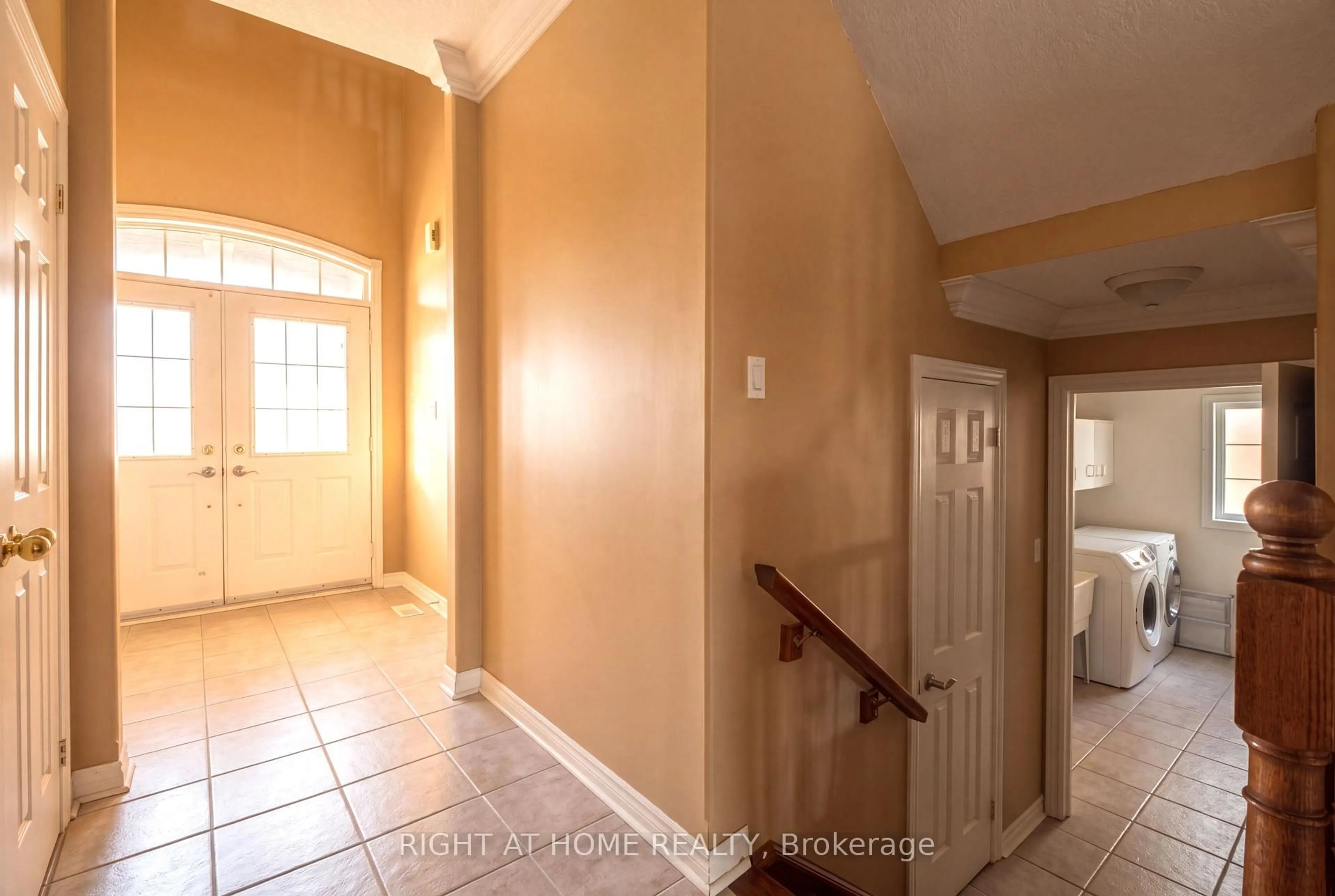 Indoor entryway for 52 Prince William Way, Barrie Ontario L4N 0Y9