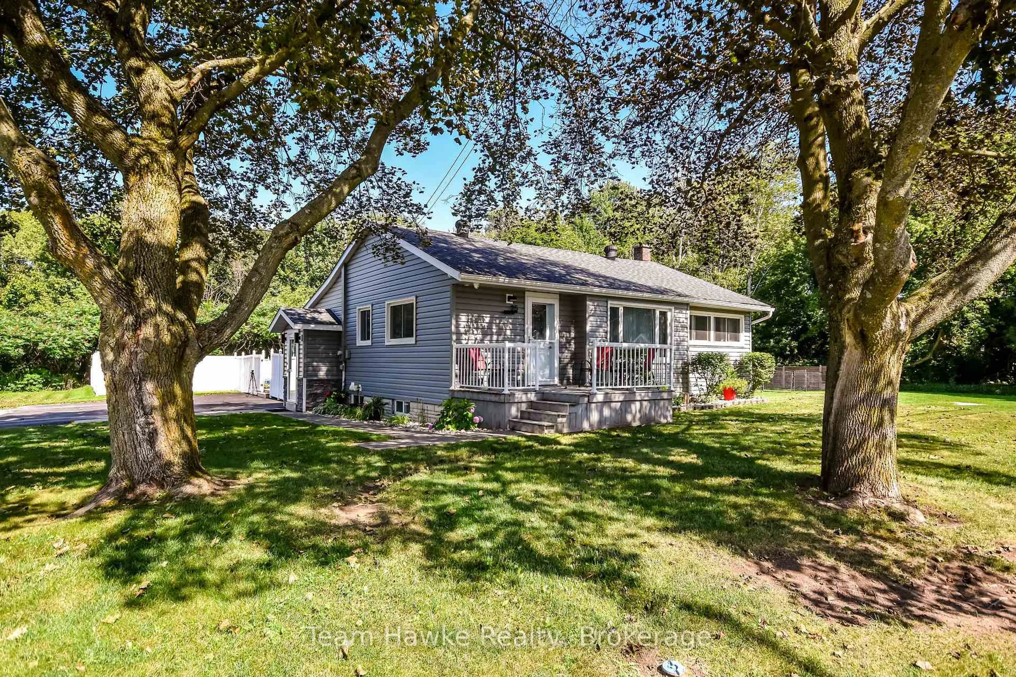 Unknown for 25 Lucy St, Penetanguishene Ontario L9M 1K7