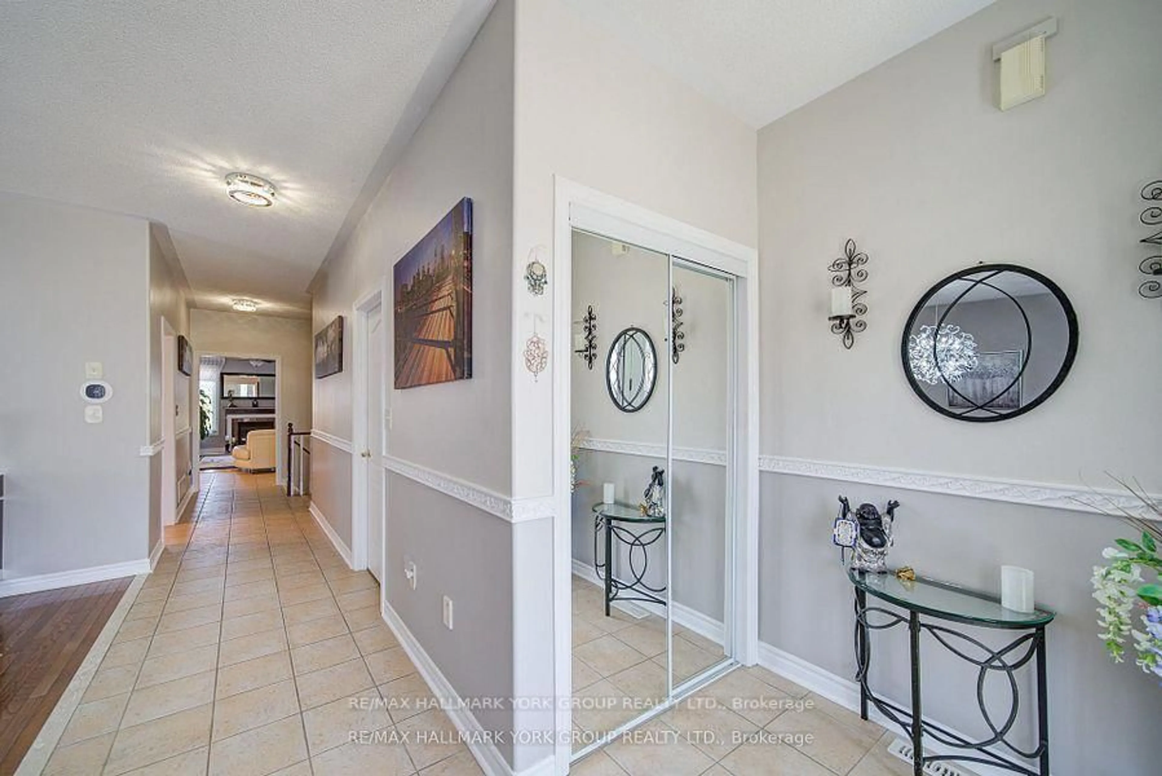 Indoor entryway for 26 Regalia Way, Barrie Ontario L4M 7H7
