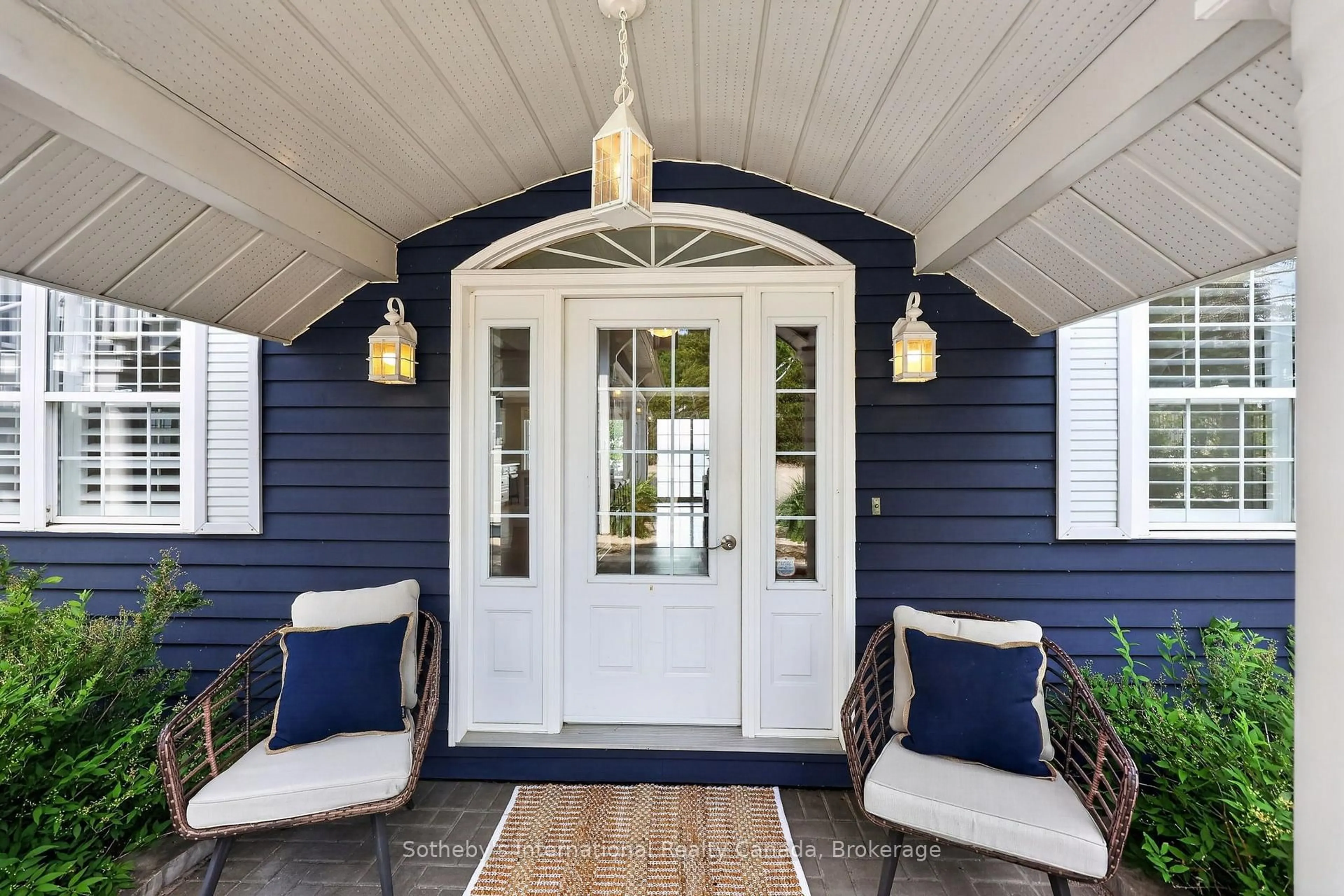 Indoor entryway for 10 Lundy Lane, Tiny Ontario L0L 2J0