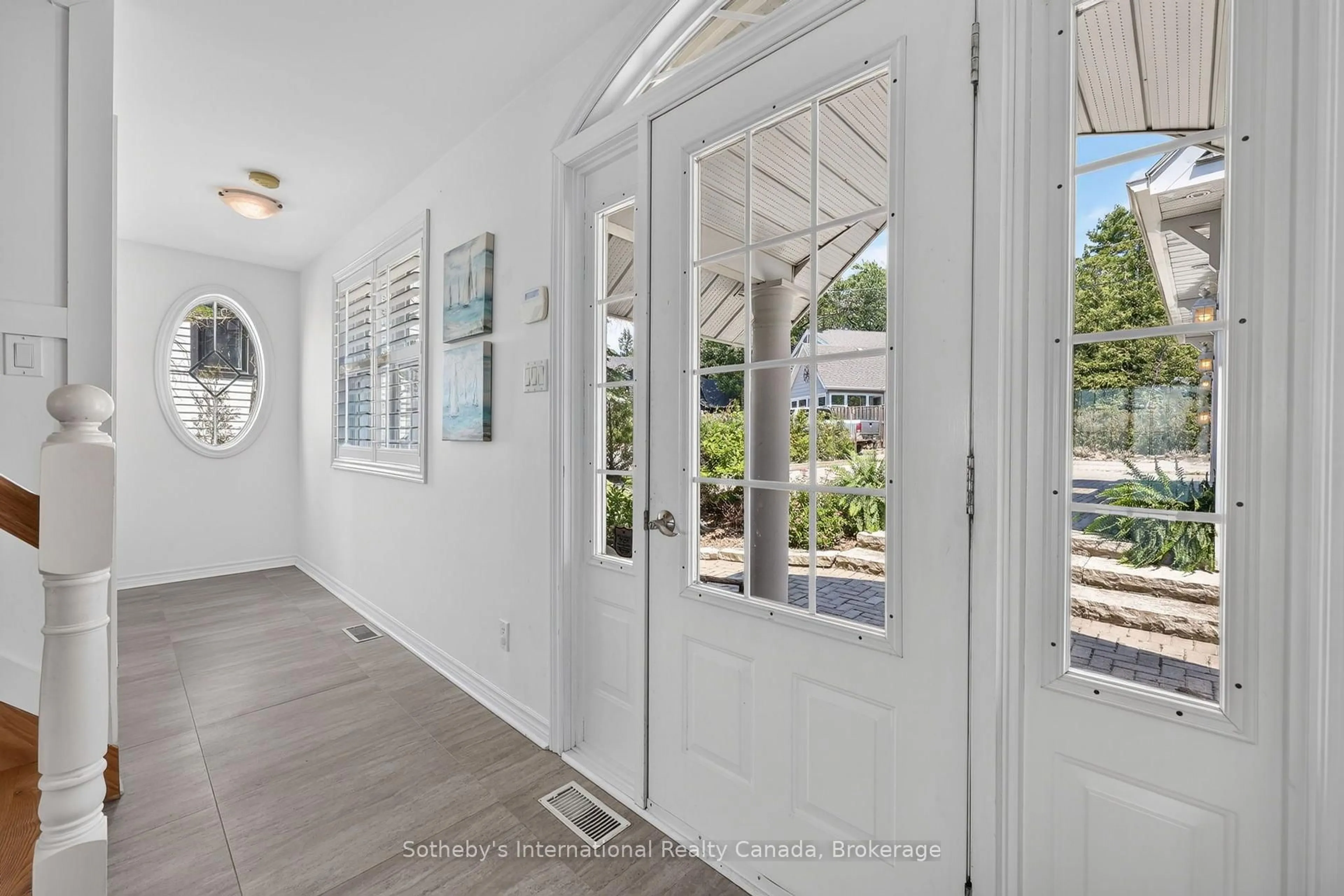 Indoor entryway for 10 Lundy Lane, Tiny Ontario L0L 2J0