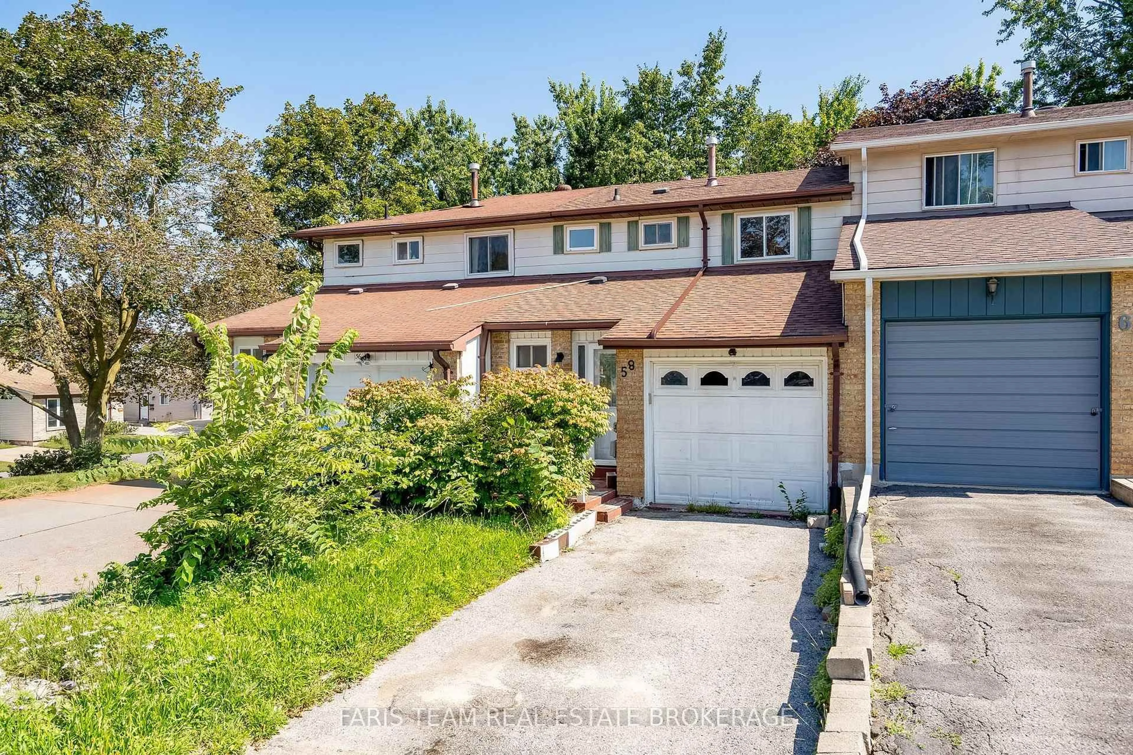 A pic from outside/outdoor area/front of a property/back of a property/a pic from drone, street for 58 Chaucer Cres, Barrie Ontario L4N 4T7