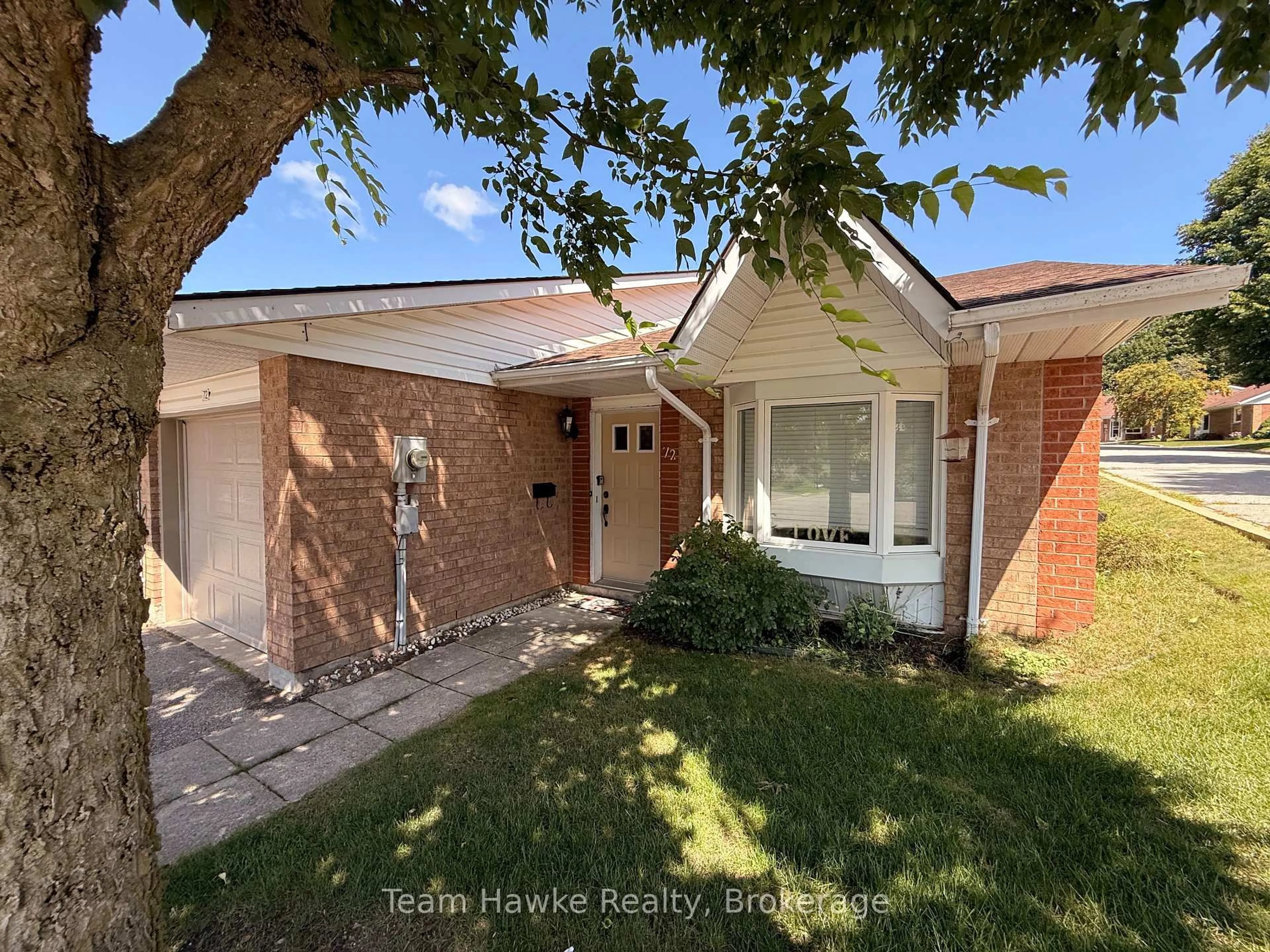 A pic from outside/outdoor area/front of a property/back of a property/a pic from drone, street for 696 King St #72, Midland Ontario L4R 5B7