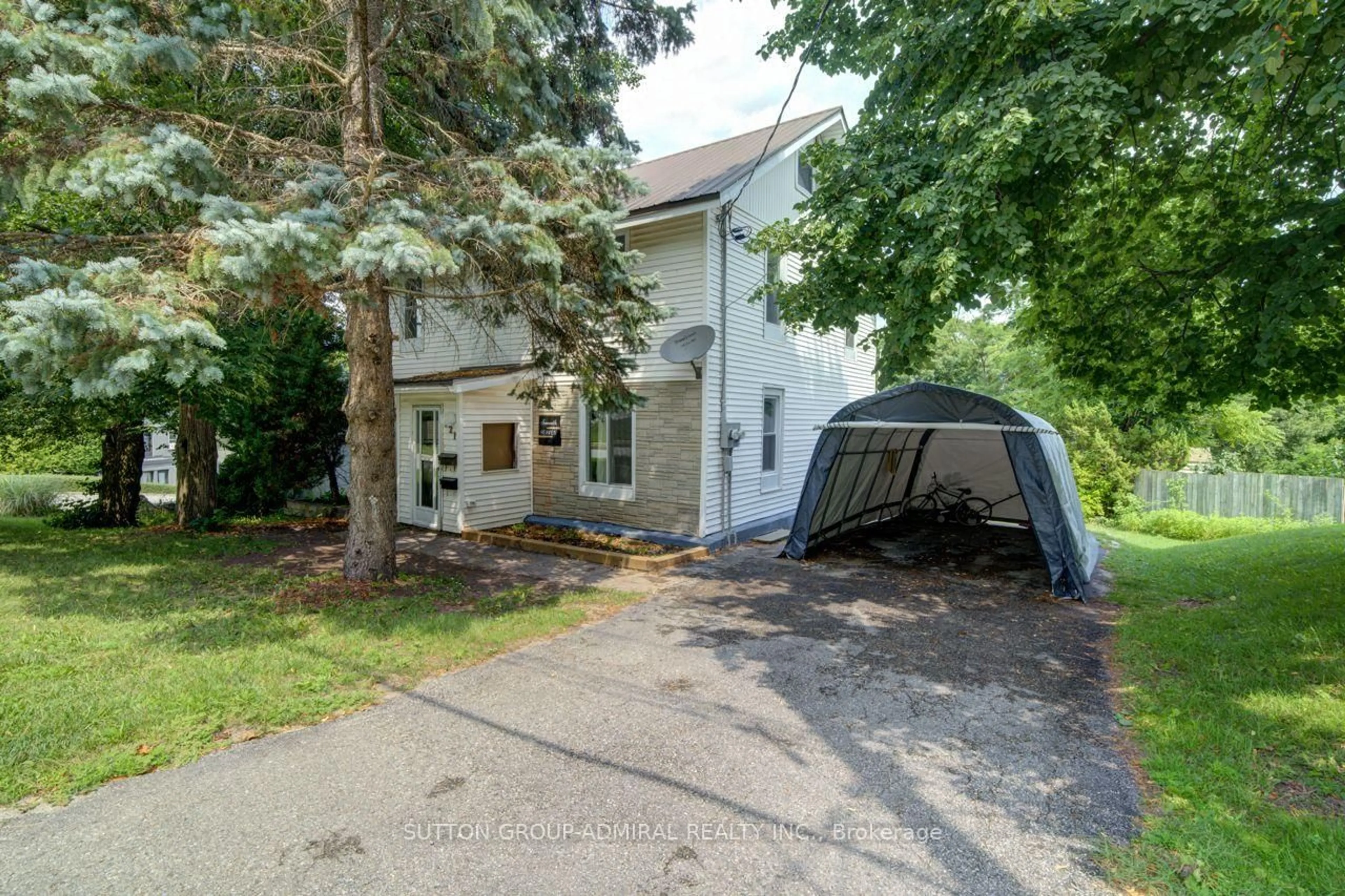 A pic from outside/outdoor area/front of a property/back of a property/a pic from drone, street for 121 Seventh St, Midland Ontario L4R 3Y9