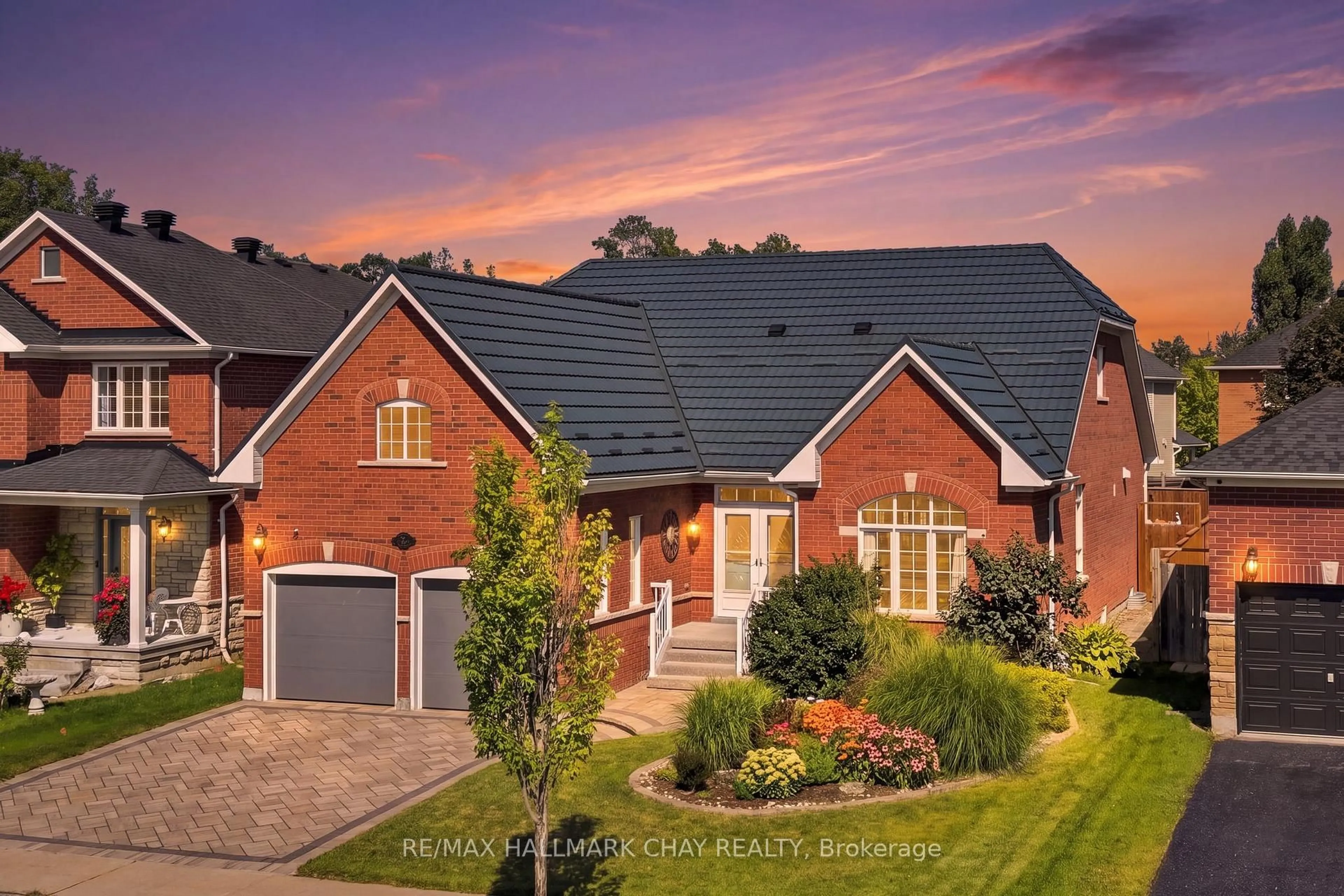 Home with brick exterior material, street for 167 The Queensway, Barrie Ontario L4M 0B5