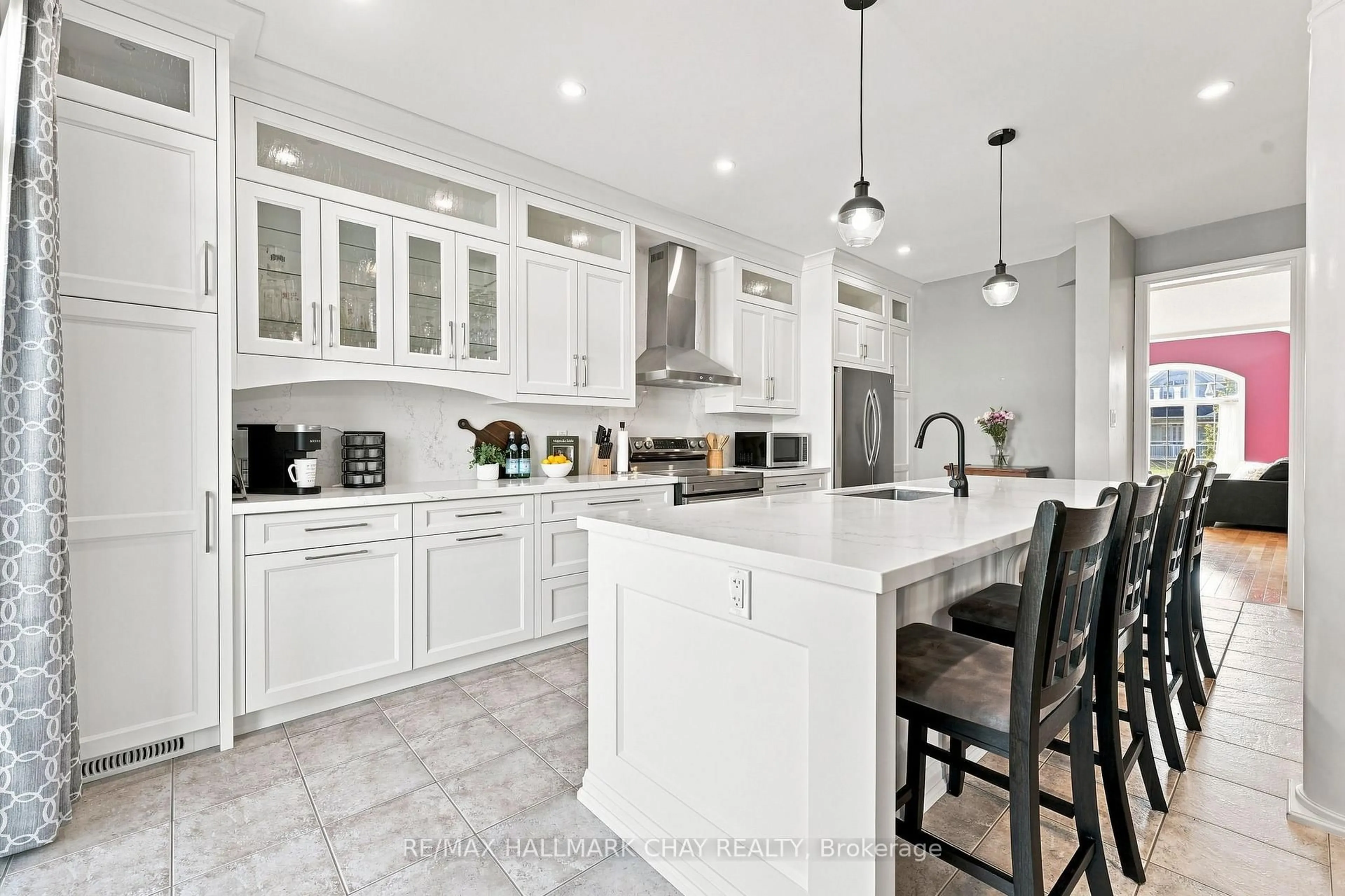 Open concept kitchen, ceramic/tile floor for 167 The Queensway, Barrie Ontario L4M 0B5