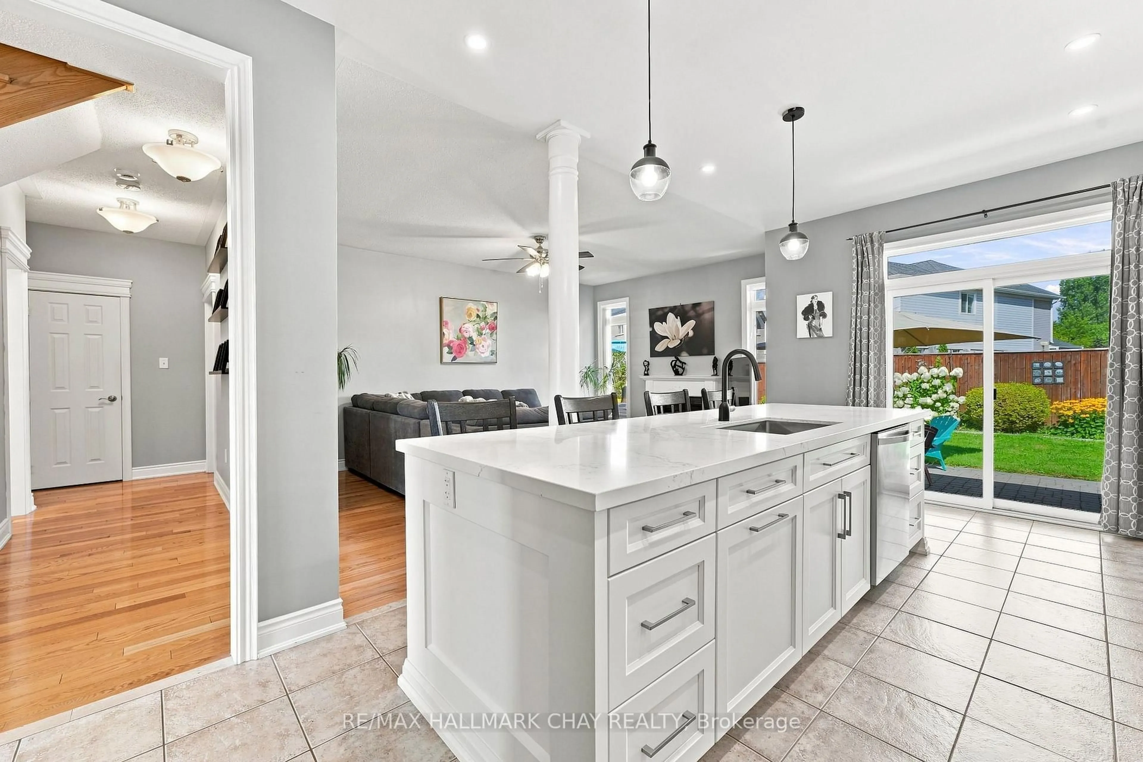 Open concept kitchen, ceramic/tile floor for 167 The Queensway, Barrie Ontario L4M 0B5