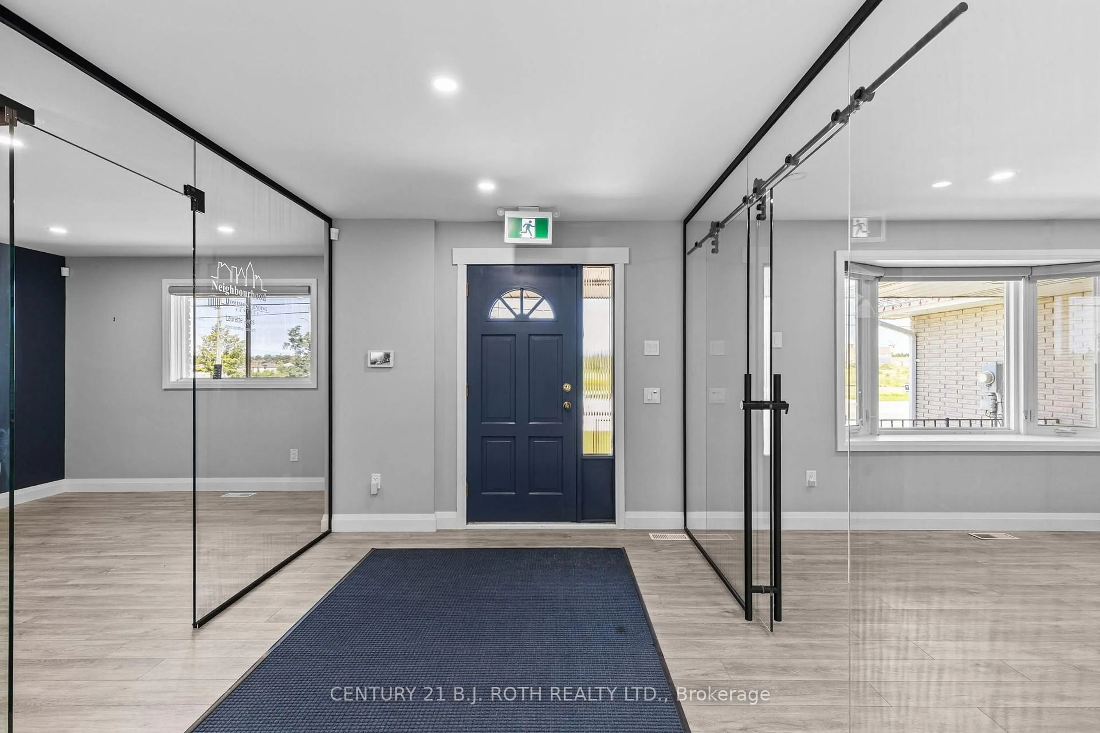 Indoor entryway for 355 Mapleview Dr, Barrie Ontario L4N 9L5