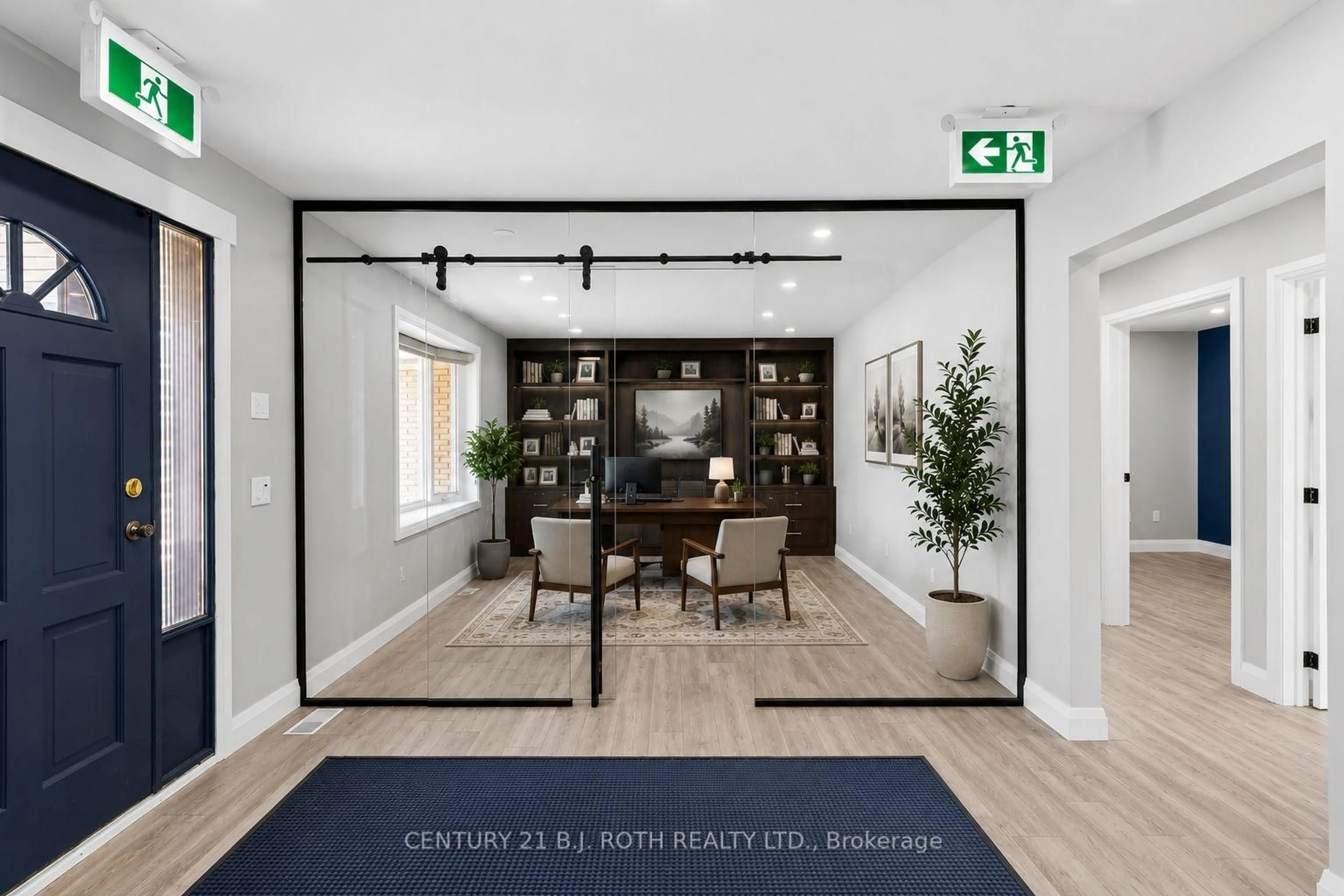 Indoor entryway for 355 Mapleview Dr, Barrie Ontario L4N 9L5