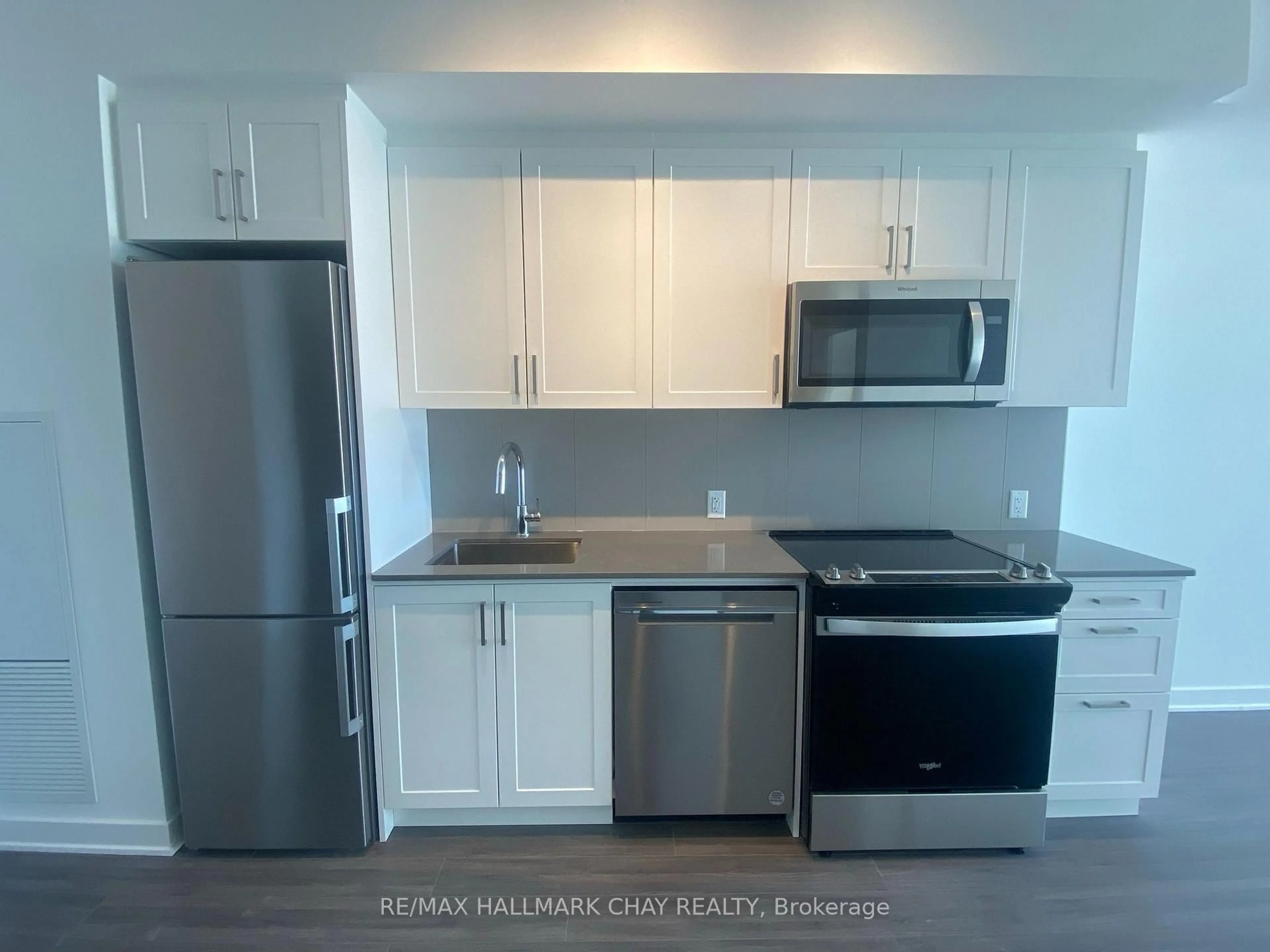 Standard kitchen, unknown for 681 Yonge St #317, Barrie Ontario L4N 4E8