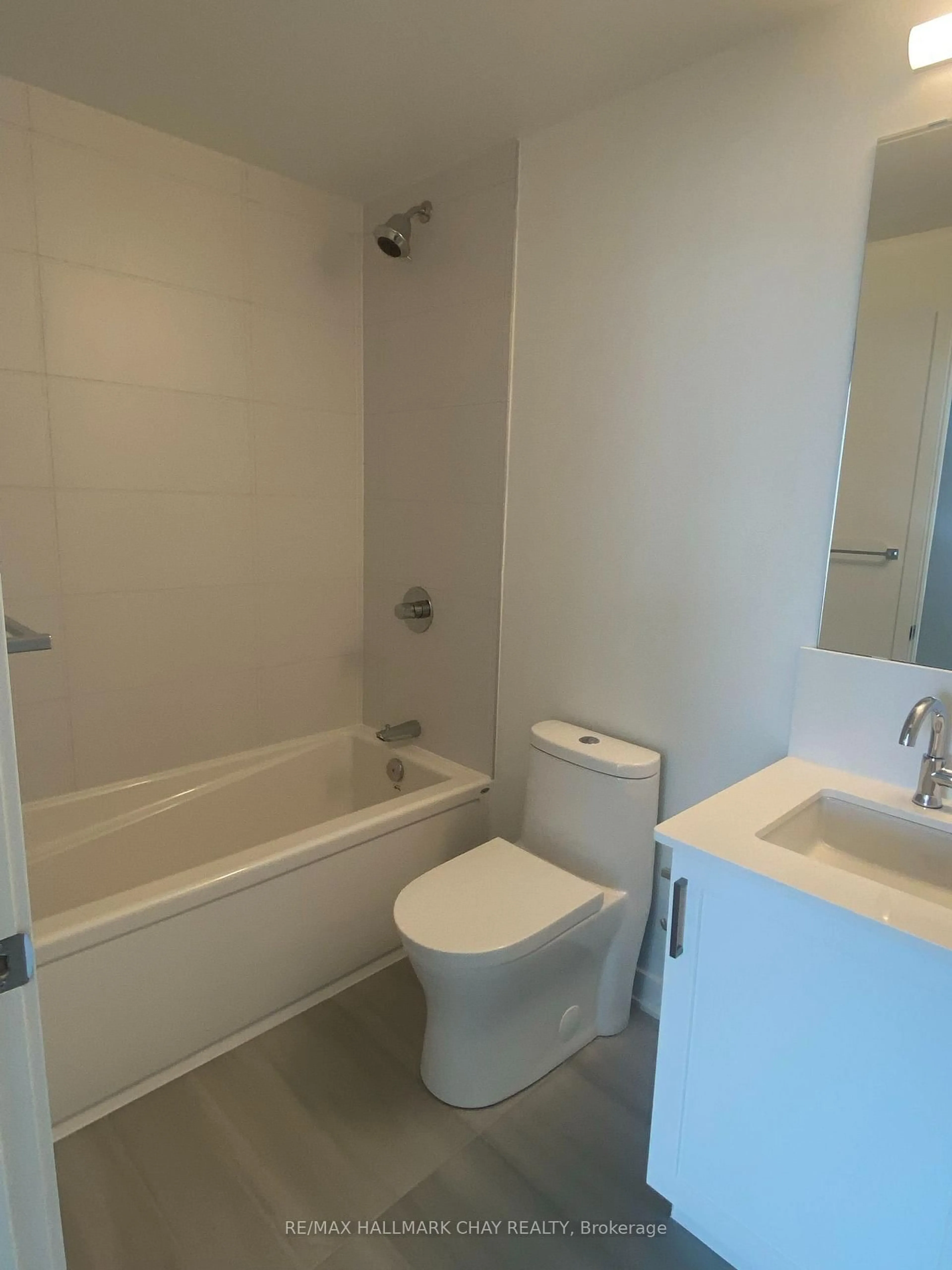 Standard bathroom, unknown for 681 Yonge St #317, Barrie Ontario L4N 4E8