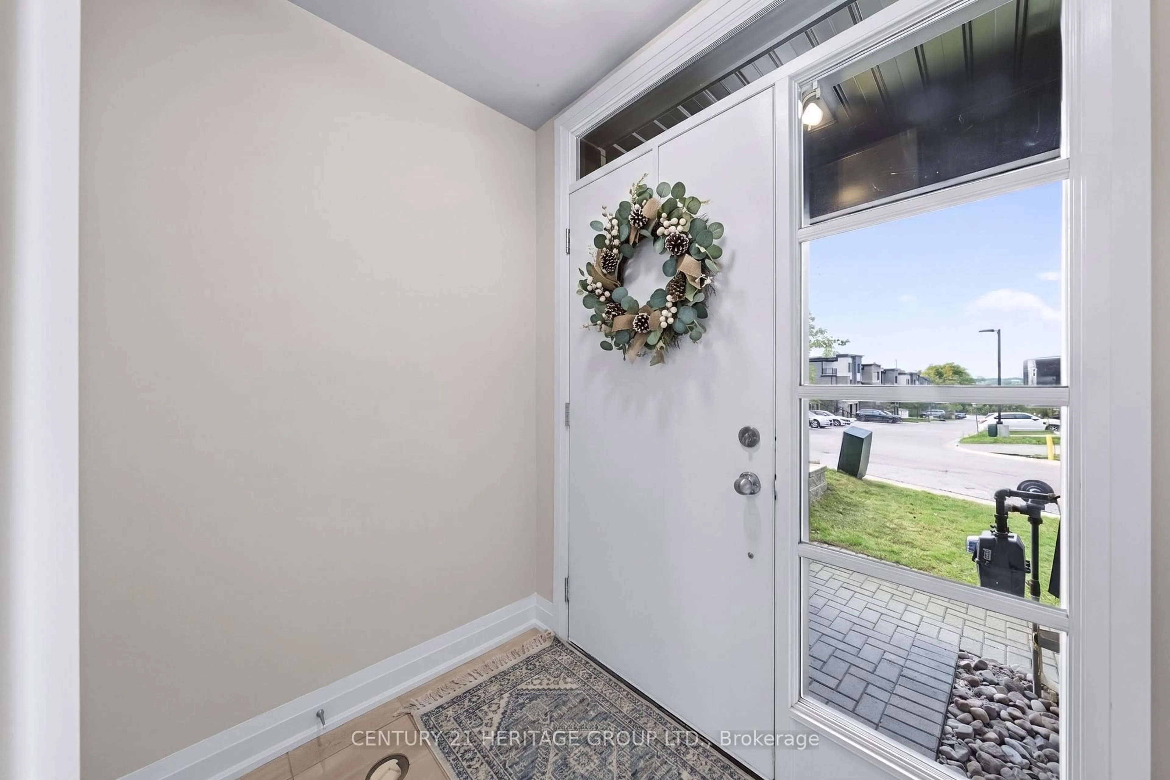 Indoor entryway for 199 Ardagh Rd #24, Barrie Ontario L4N 3V5