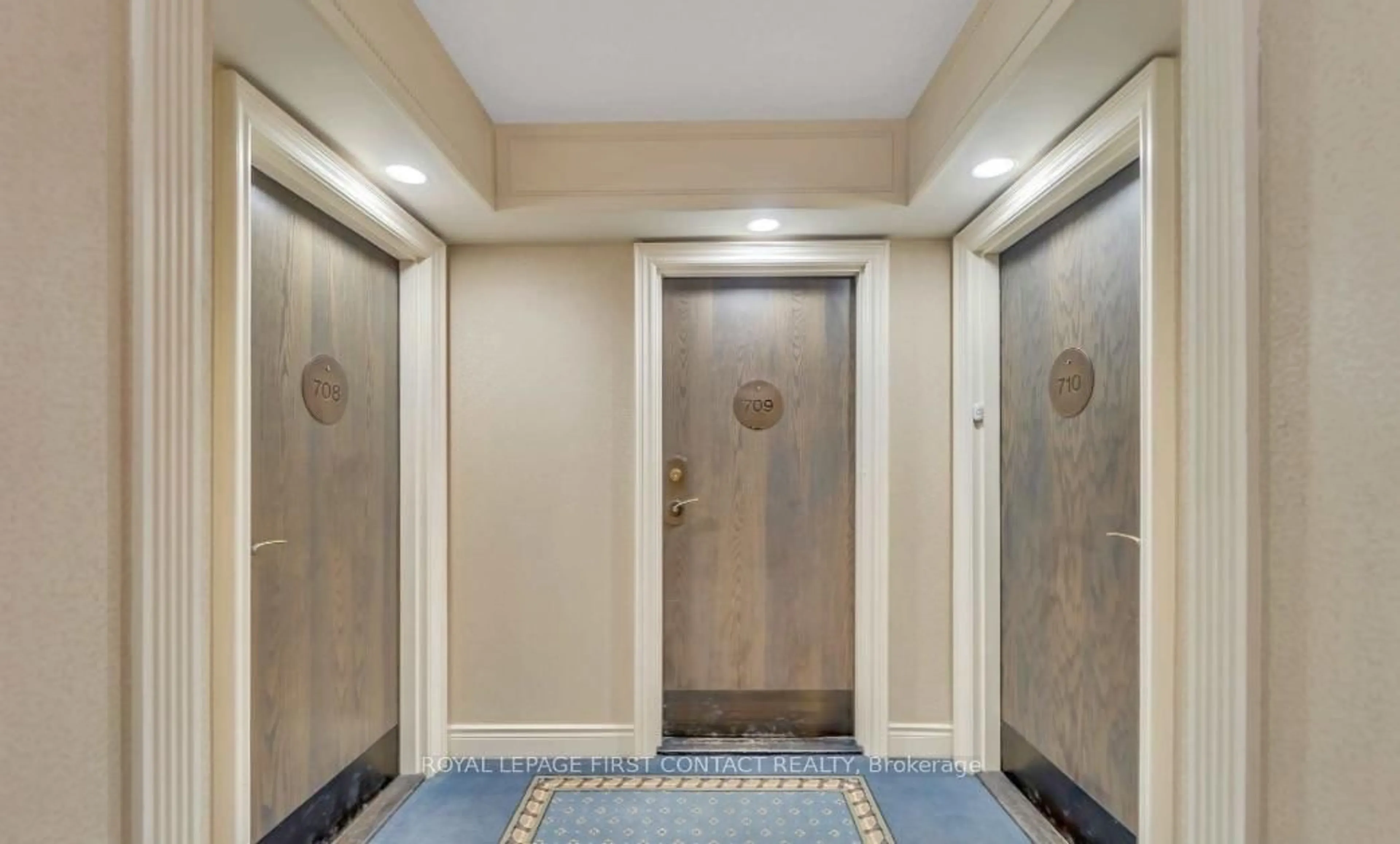 Indoor foyer for 65 Ellen St #709, Barrie Ontario L4N 3A5