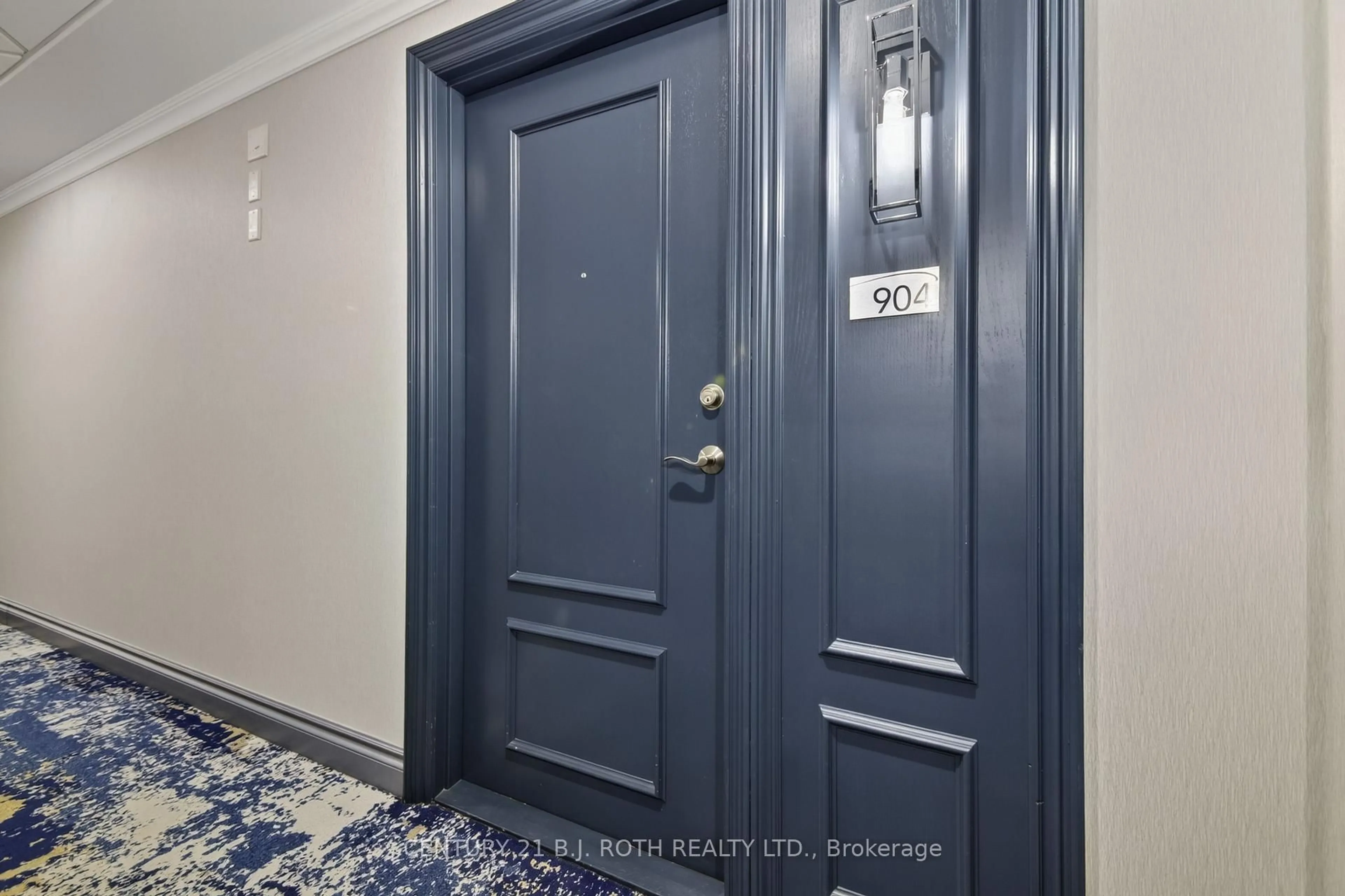 Indoor entryway for 33 Ellen St #904, Barrie Ontario L4N 6E9
