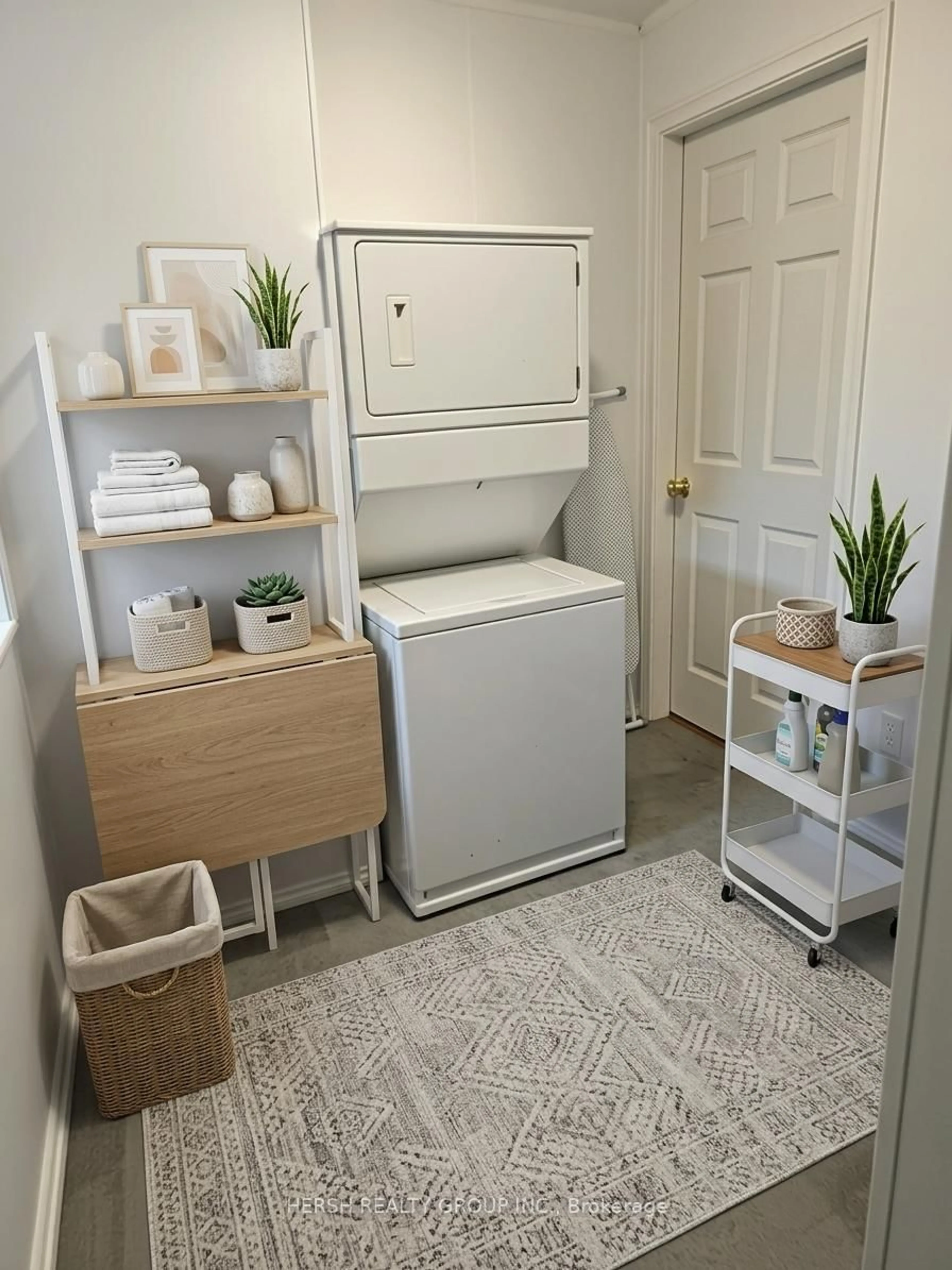 Laundry room for 47 68th St, Wasaga Beach Ontario L9Z 1T9
