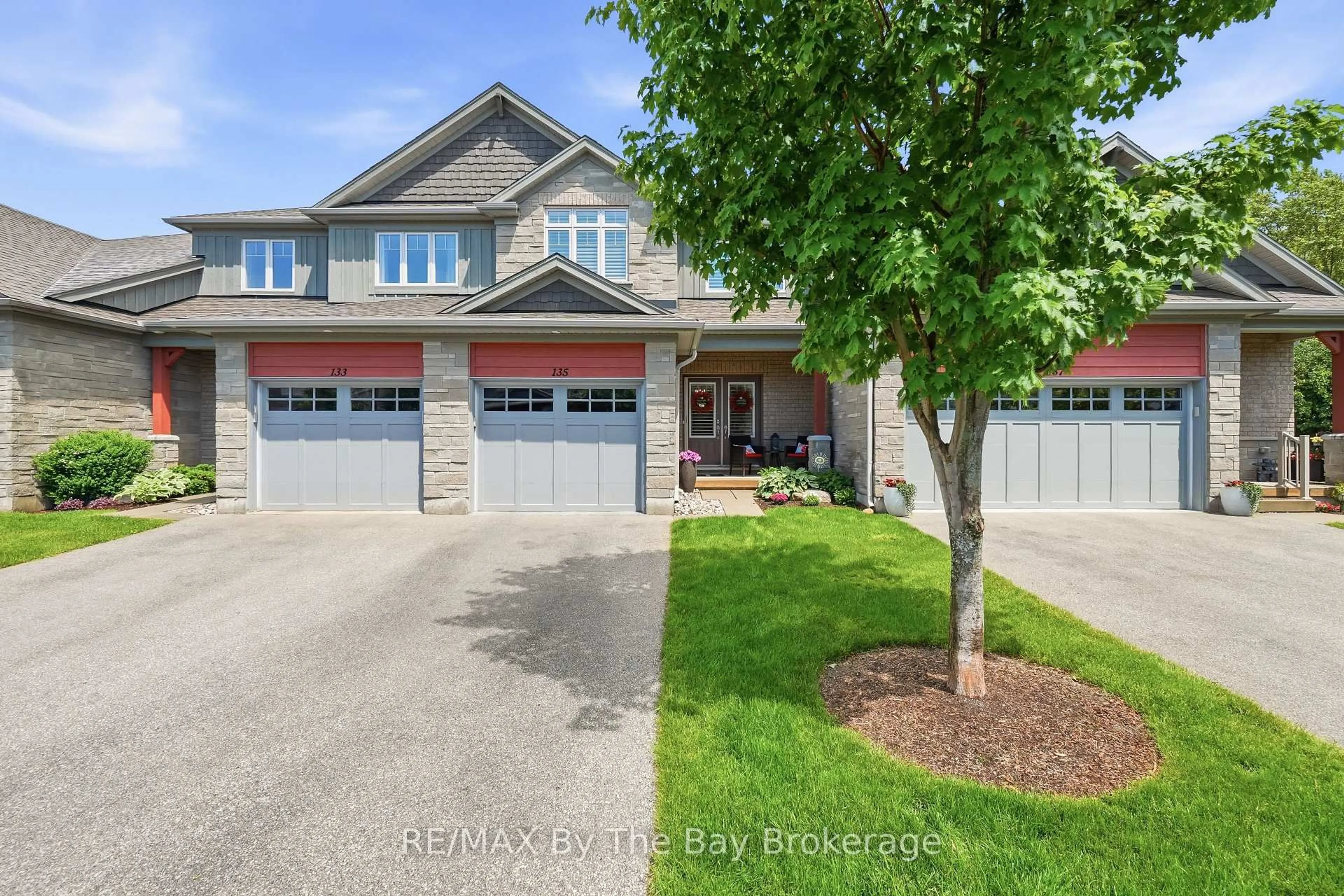 A pic from outside/outdoor area/front of a property/back of a property/a pic from drone, street for 135 Conservation Way, Collingwood Ontario L9Y 0G9
