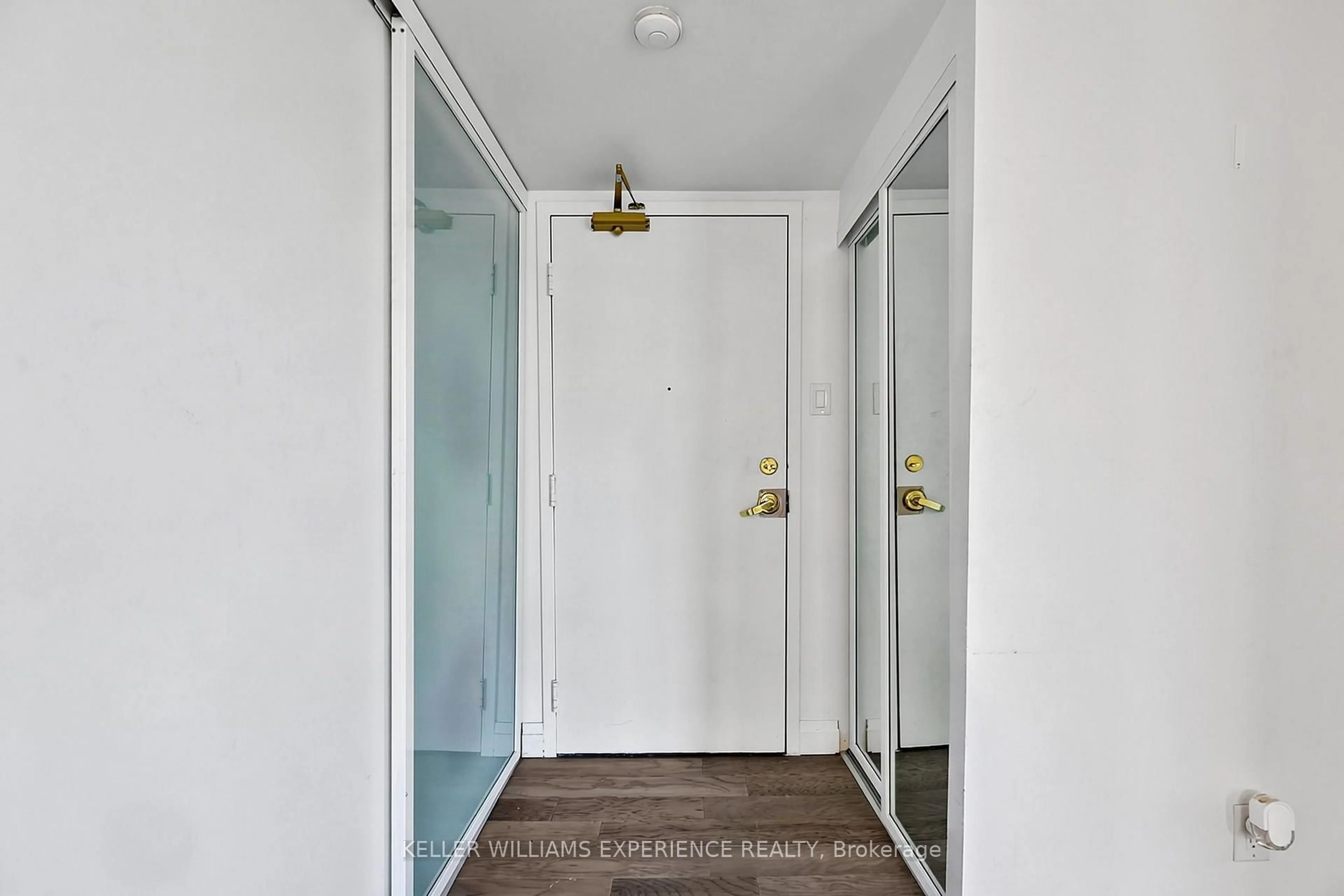 Indoor entryway for 75 ELLEN St ##904, Barrie Ontario L4N 7R6