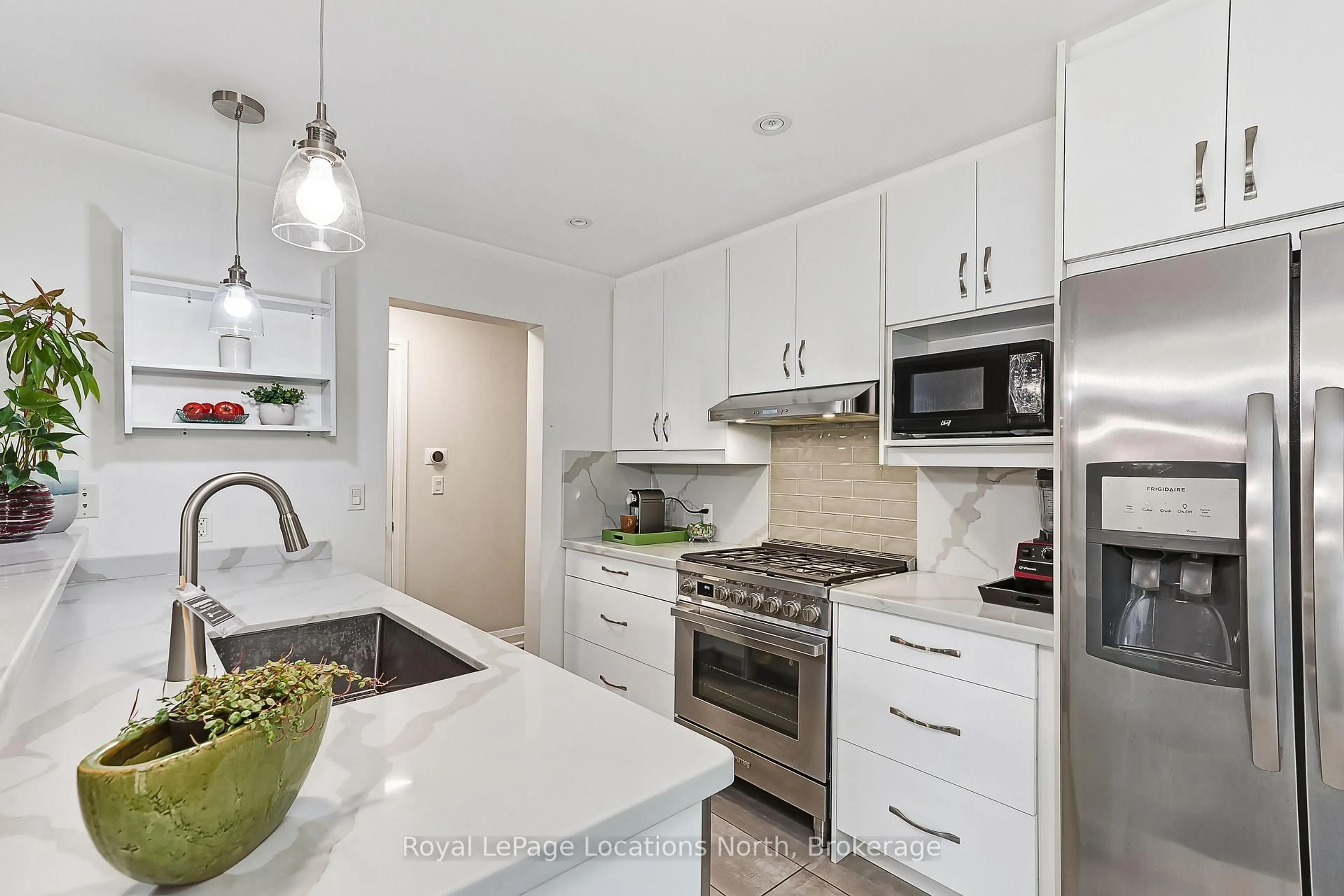 Unknown for 18 River Ru, Collingwood Ontario L9Y 5J7