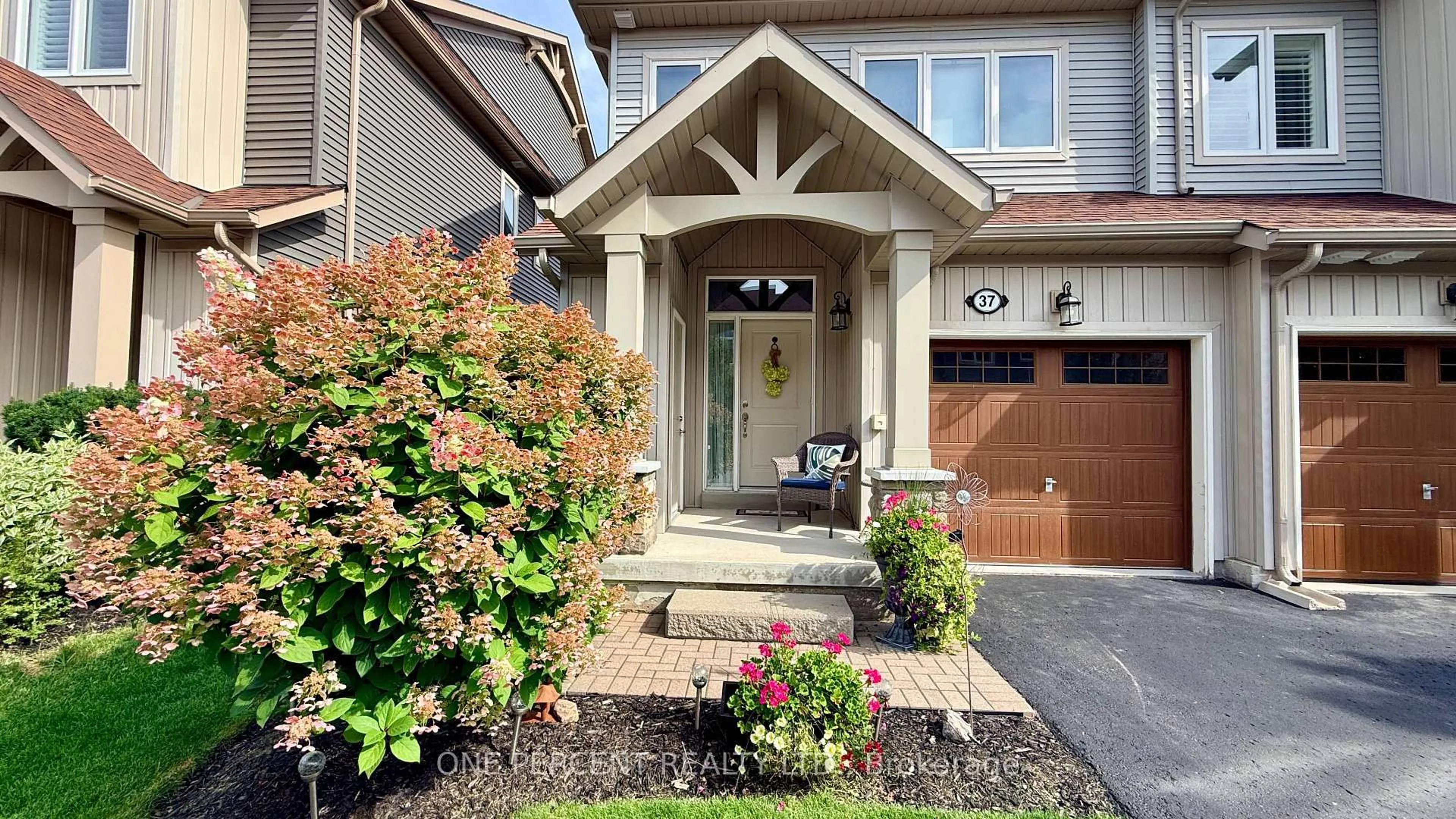 Indoor entryway for 37 Lett Ave, Collingwood Ontario L9Y 0Z5
