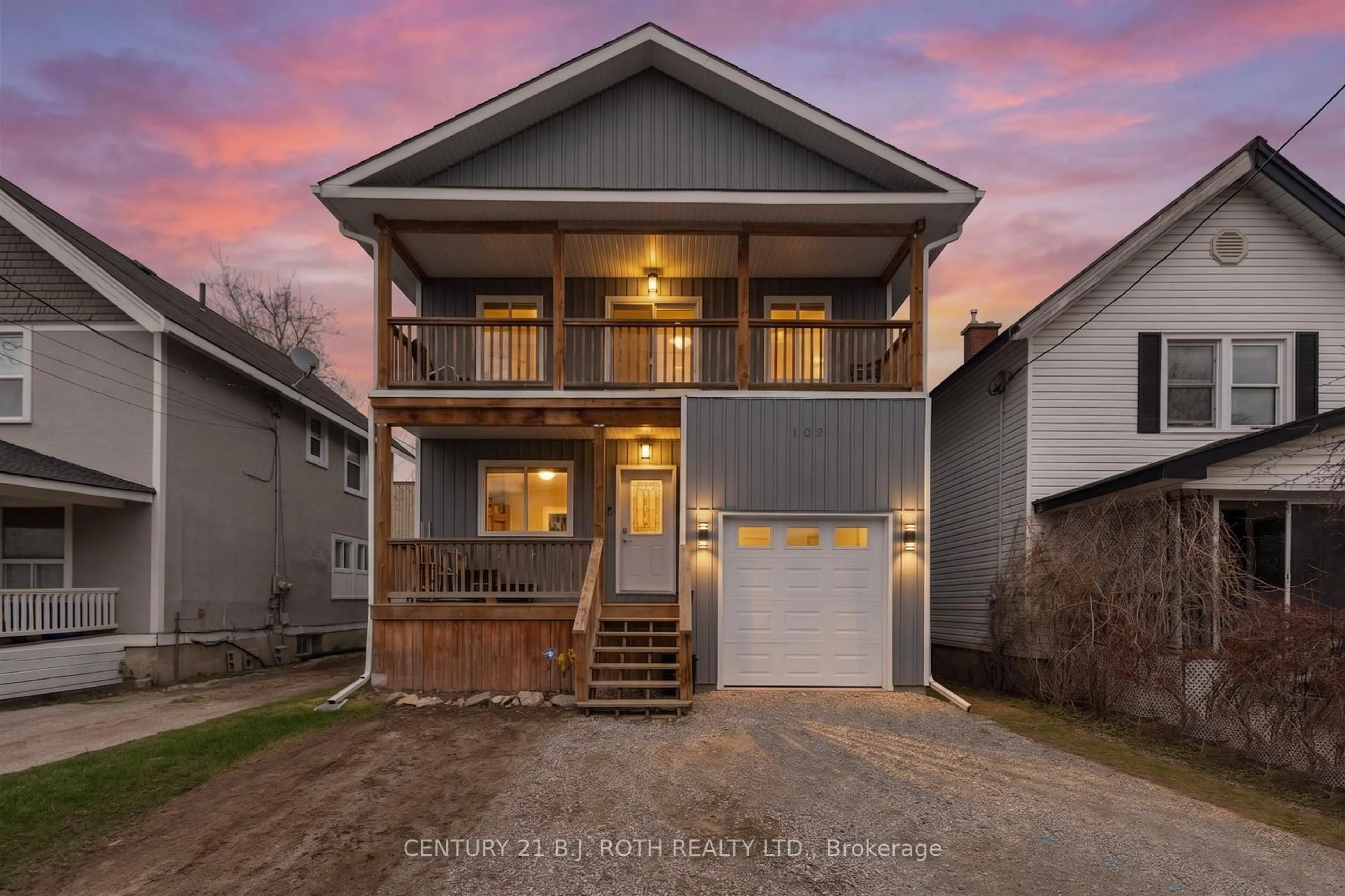 Home with vinyl exterior material, street for 102 Dunlop St, Orillia Ontario L3V 5P4