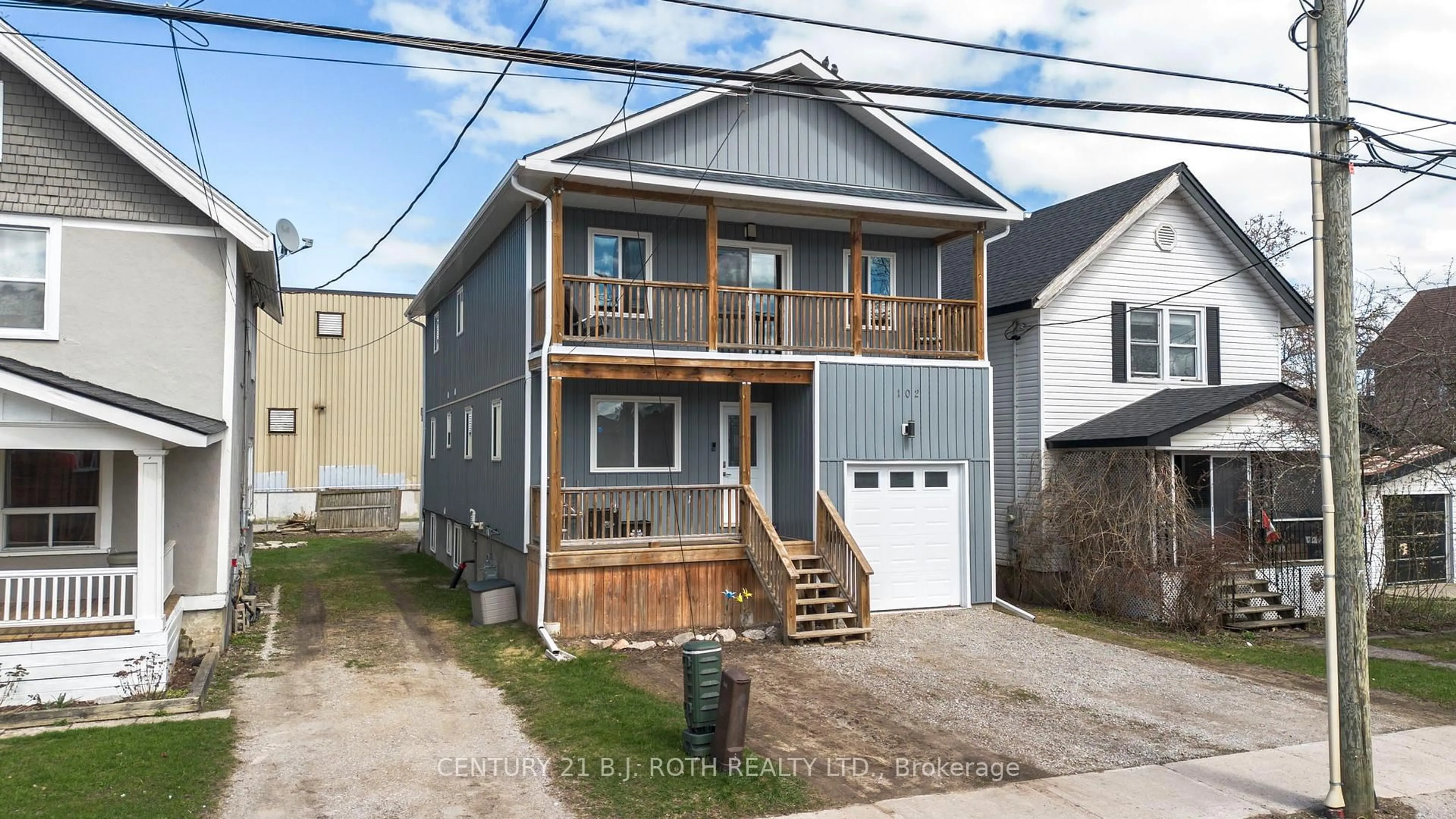 Home with vinyl exterior material, street for 102 Dunlop St, Orillia Ontario L3V 5P4