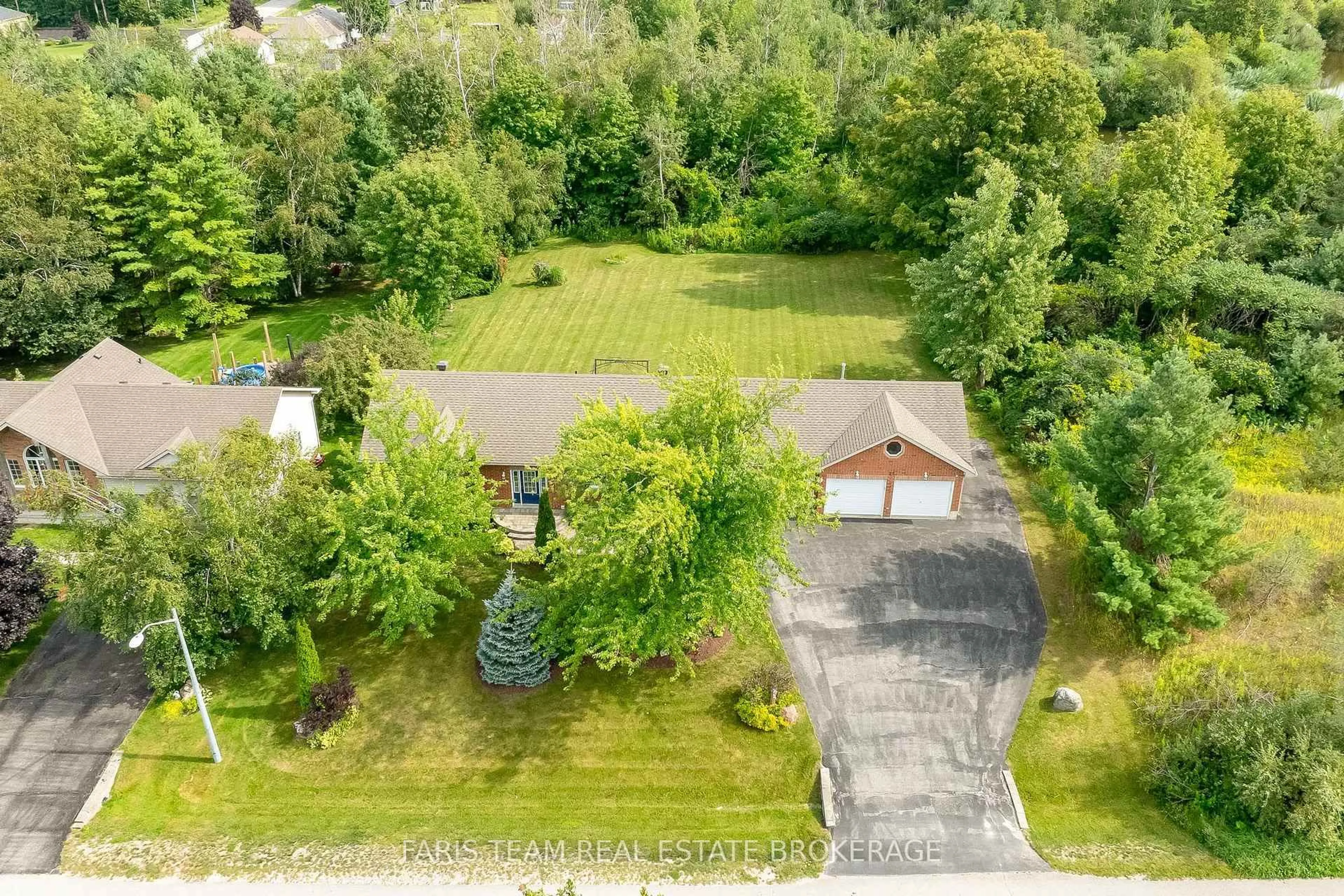 A pic from outside/outdoor area/front of a property/back of a property/a pic from drone, unknown for 27 Bachly Ave, Oro-Medonte Ontario L0K 1N0