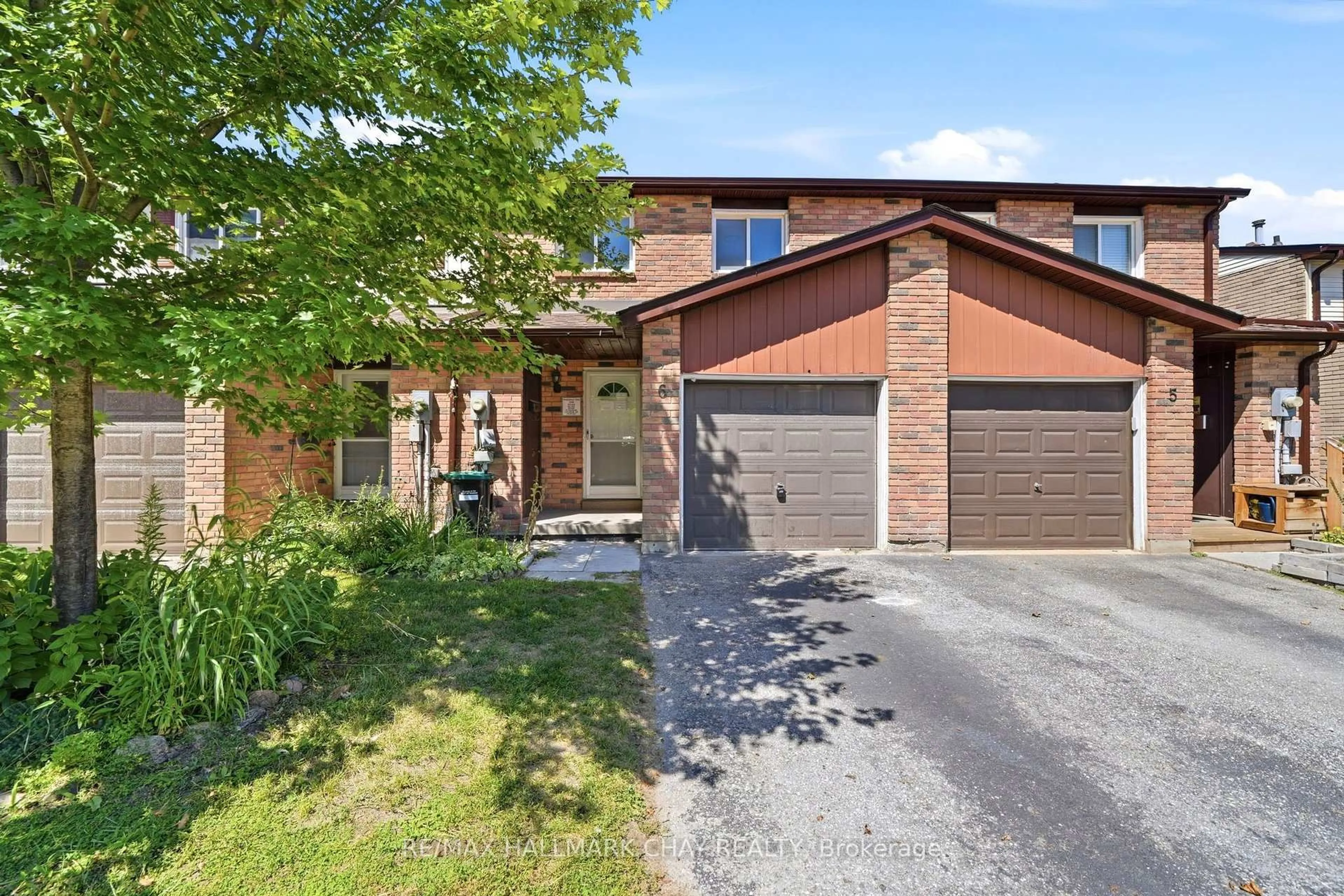 Home with brick exterior material, street for 52 Adelaide St #6, Barrie Ontario L4N 3T5