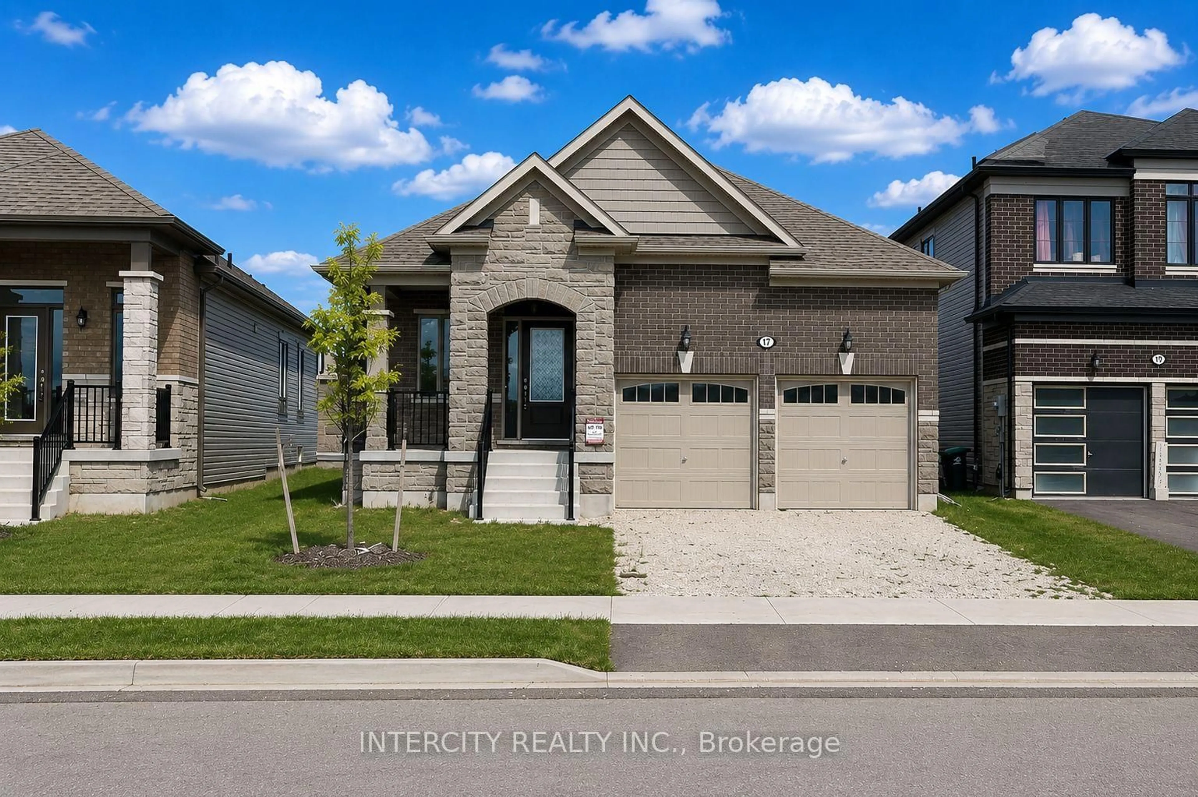 Home with brick exterior material, street for 17 Union Blvd, Wasaga Beach Ontario L9Z 0M6