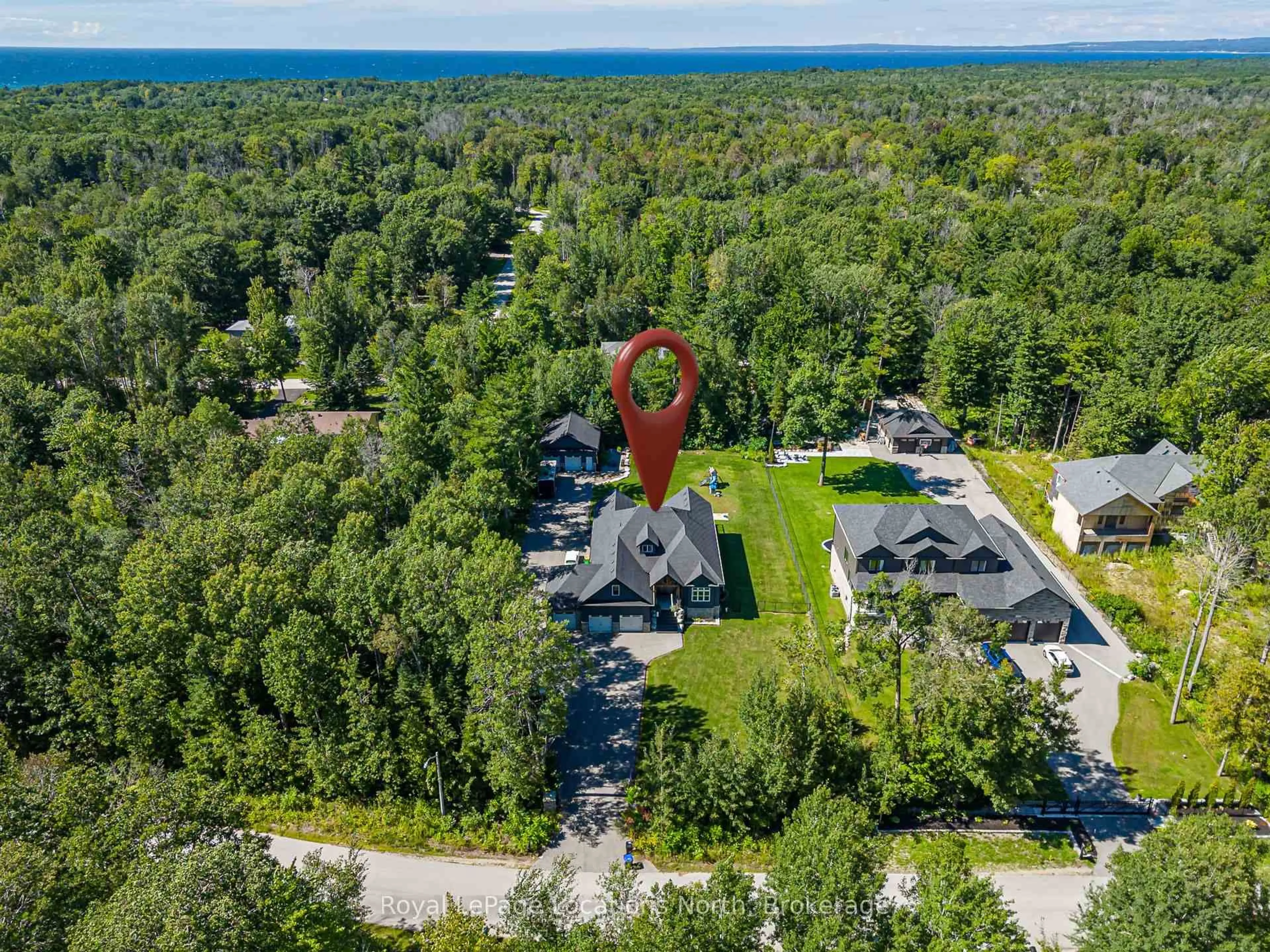 A pic from outside/outdoor area/front of a property/back of a property/a pic from drone, unknown for 26 Spruce St, Tiny Ontario L0L 1P1