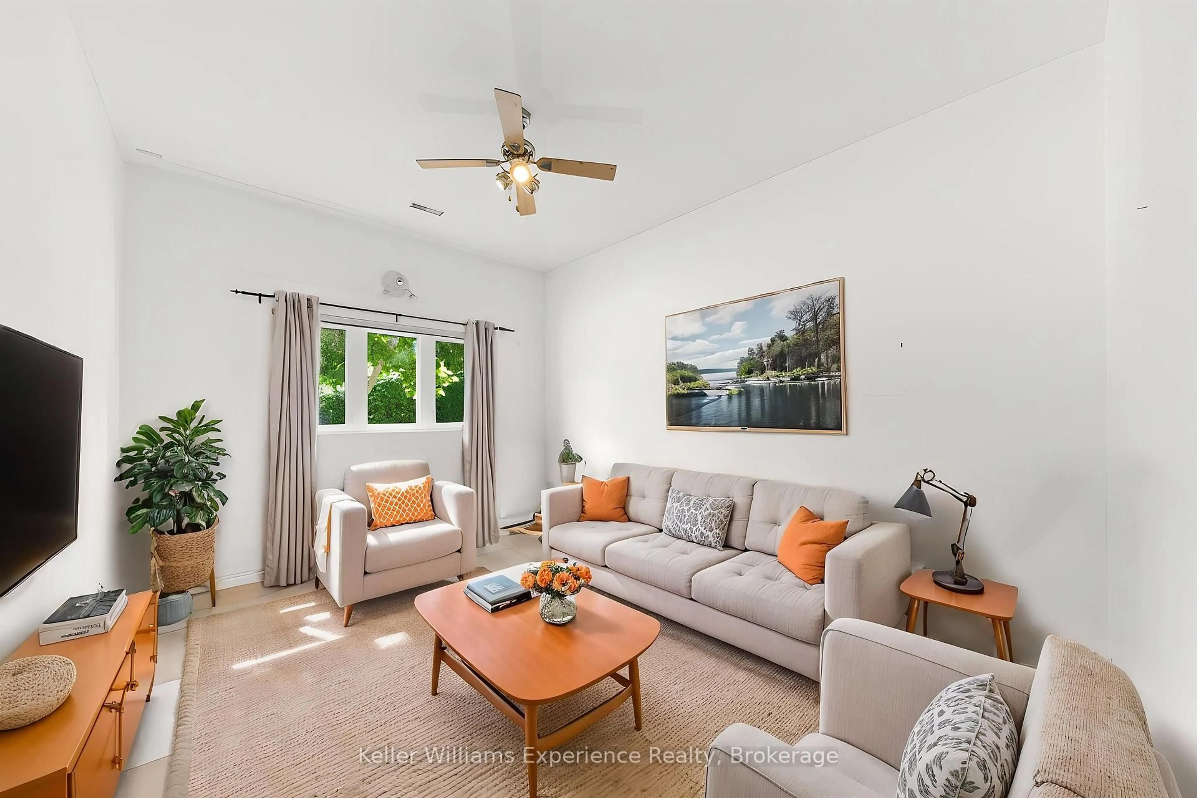 Living room with furniture, unknown for 36 Willow St, Tay Ontario L0K 2C0