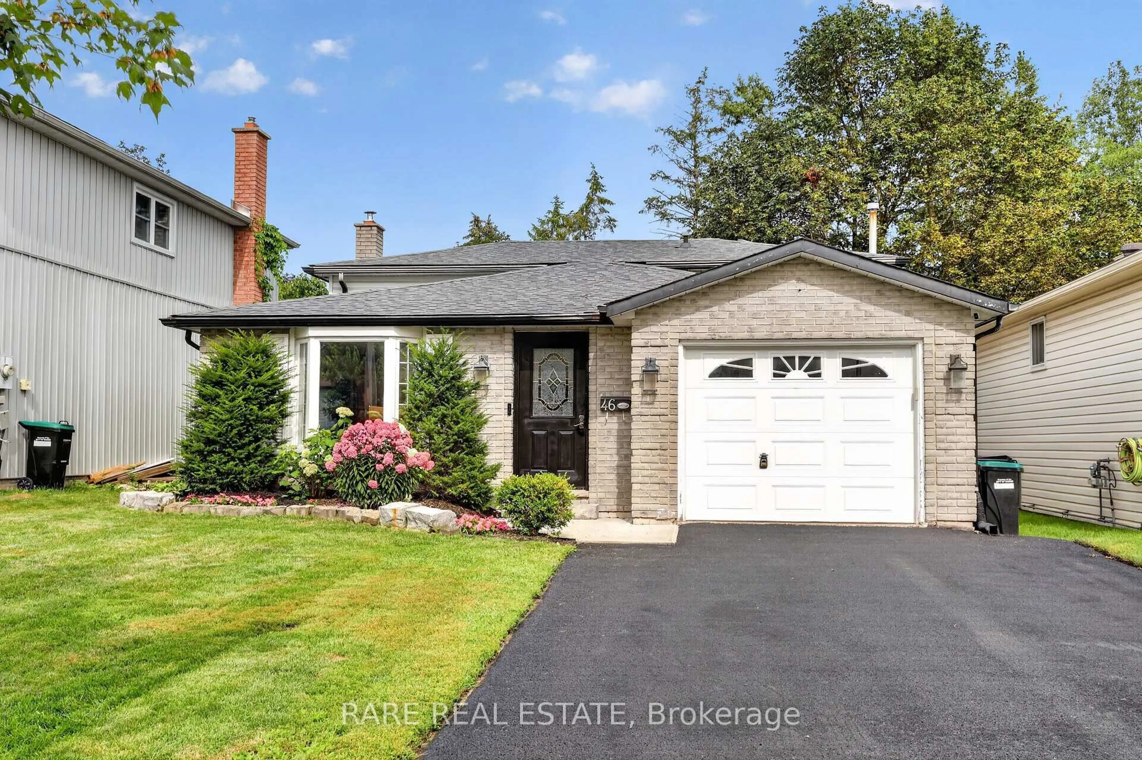 Home with brick exterior material, street for 46 Ridgeway Ave, Barrie Ontario L4N 5L2