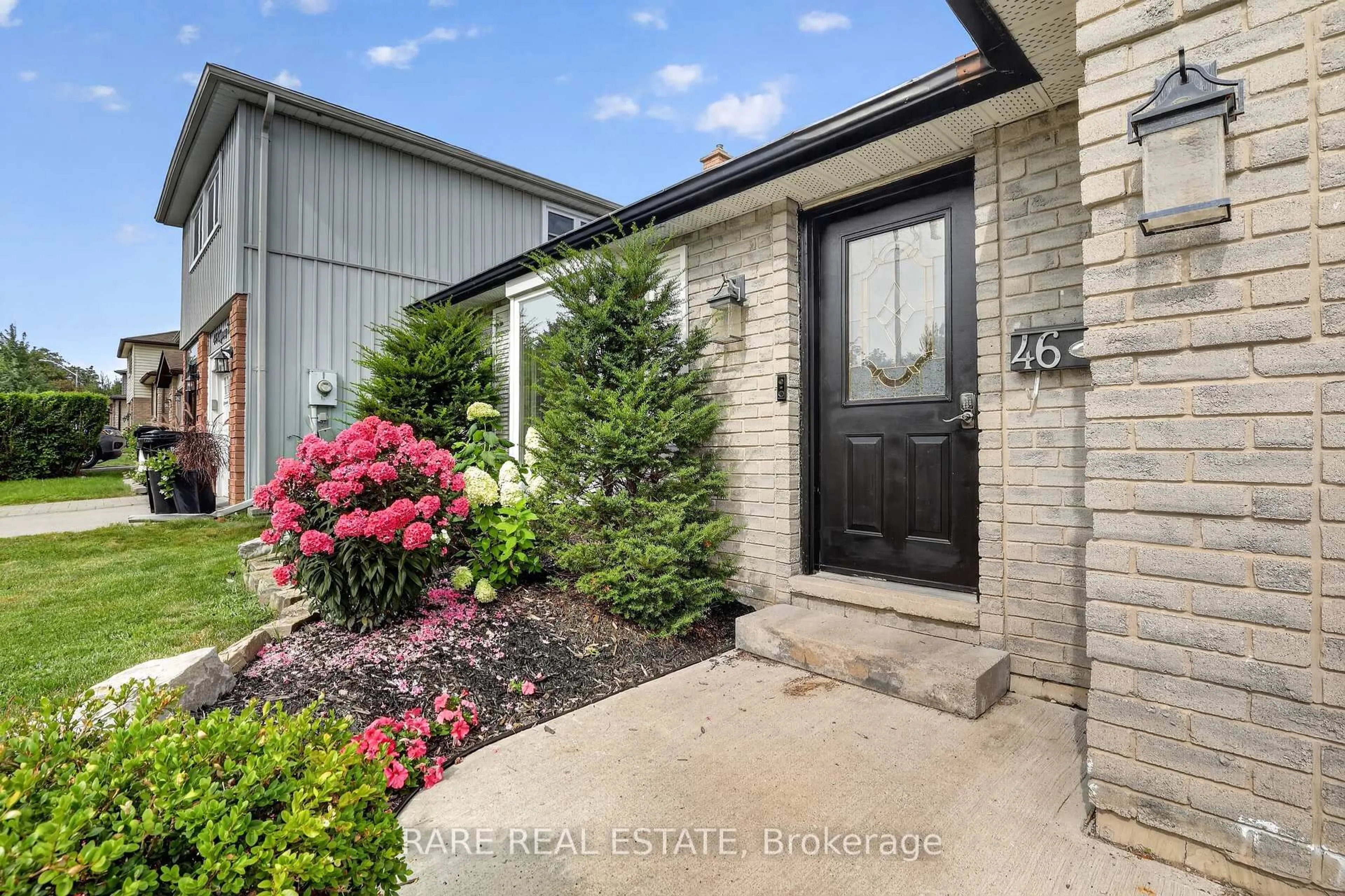 Indoor entryway for 46 Ridgeway Ave, Barrie Ontario L4N 5L2