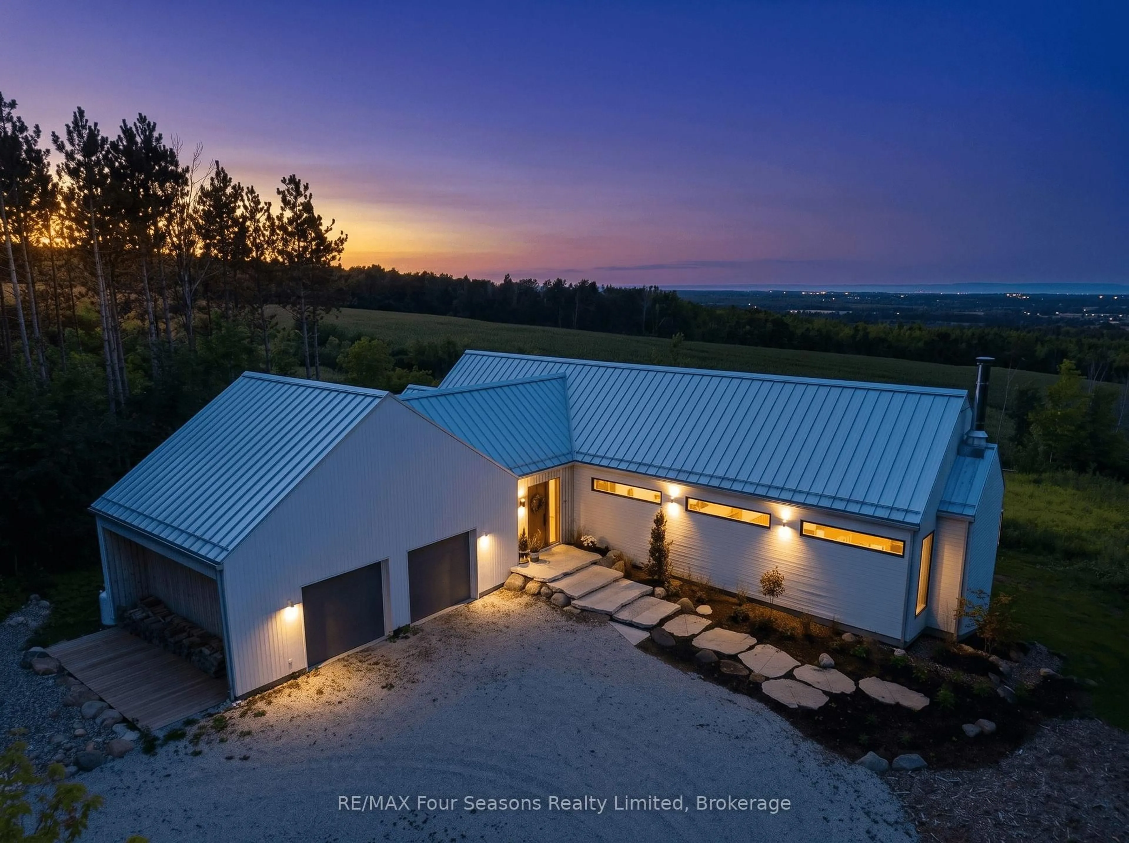 A pic from outside/outdoor area/front of a property/back of a property/a pic from drone, building for 58 Sydenham Tr, Clearview Ontario L0M 1H0