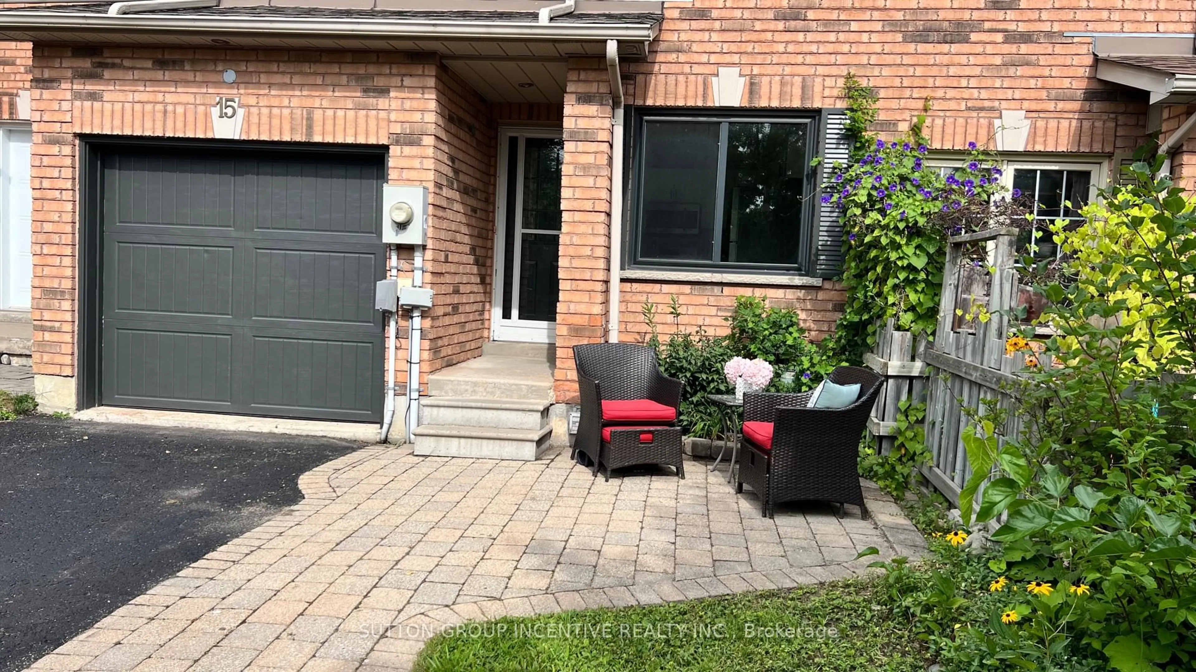Patio, street for 15 Bruce Cres, Barrie Ontario L4N 8T8