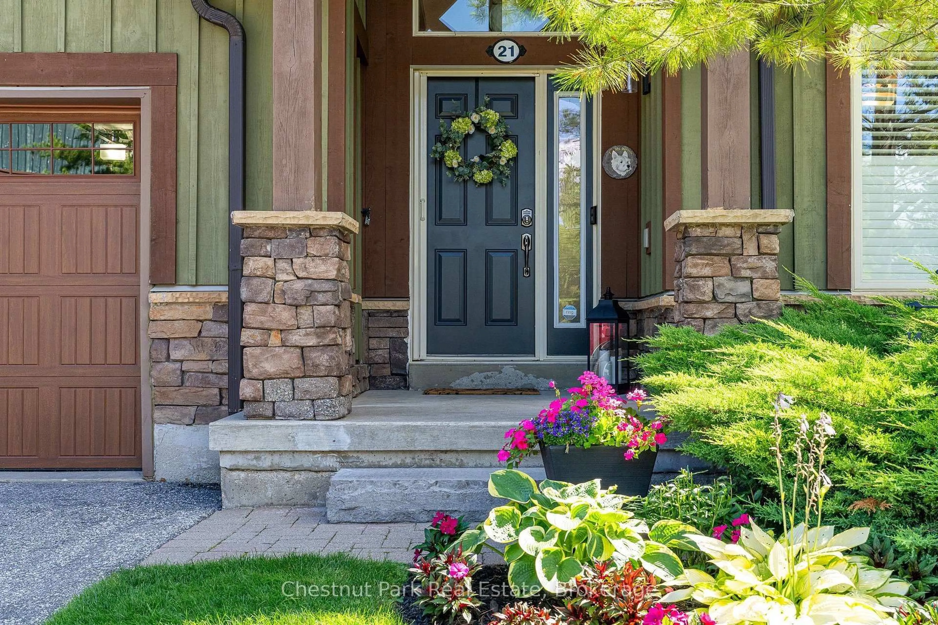 Indoor entryway for 21 Sierra Tr, Collingwood Ontario L9Y 0J5