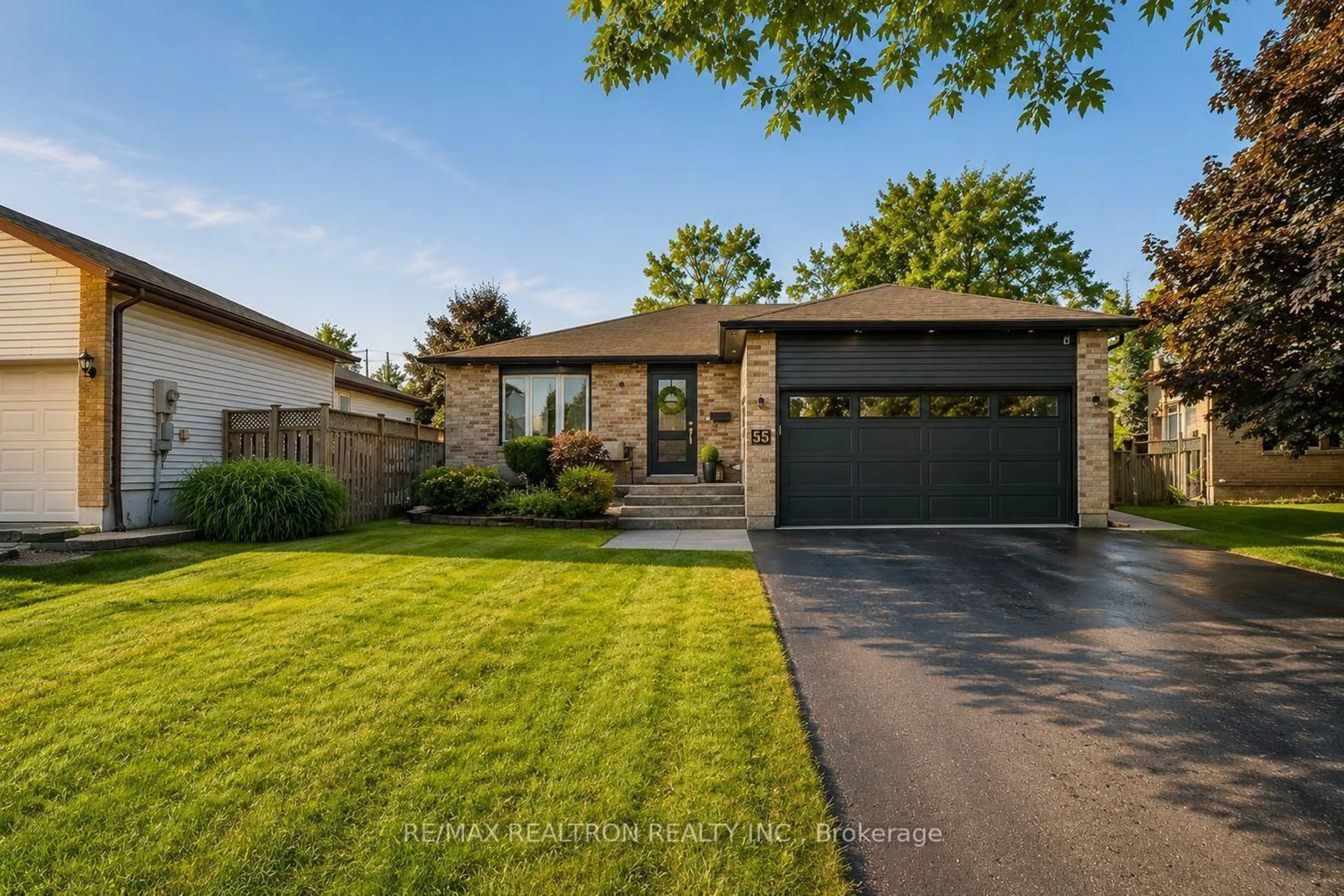 Home with brick exterior material, street for 55 Laurie Cres, Barrie Ontario L4M 6C7