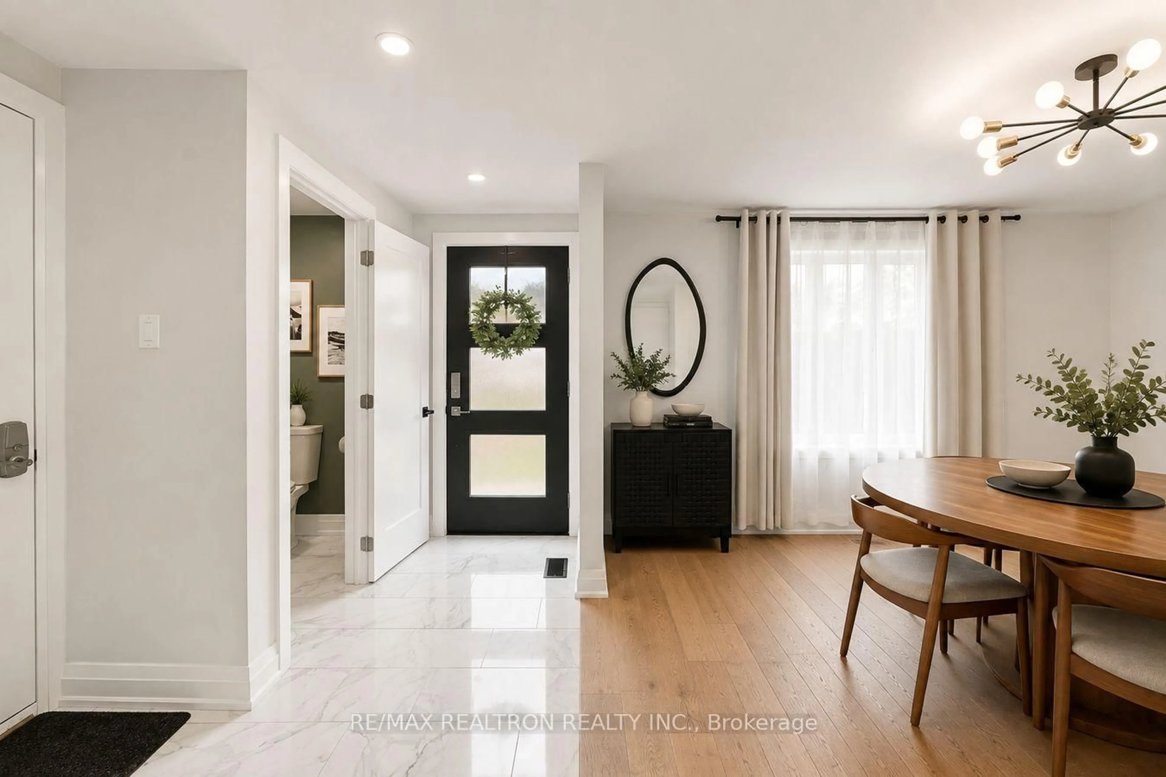 Indoor entryway for 55 Laurie Cres, Barrie Ontario L4M 6C7