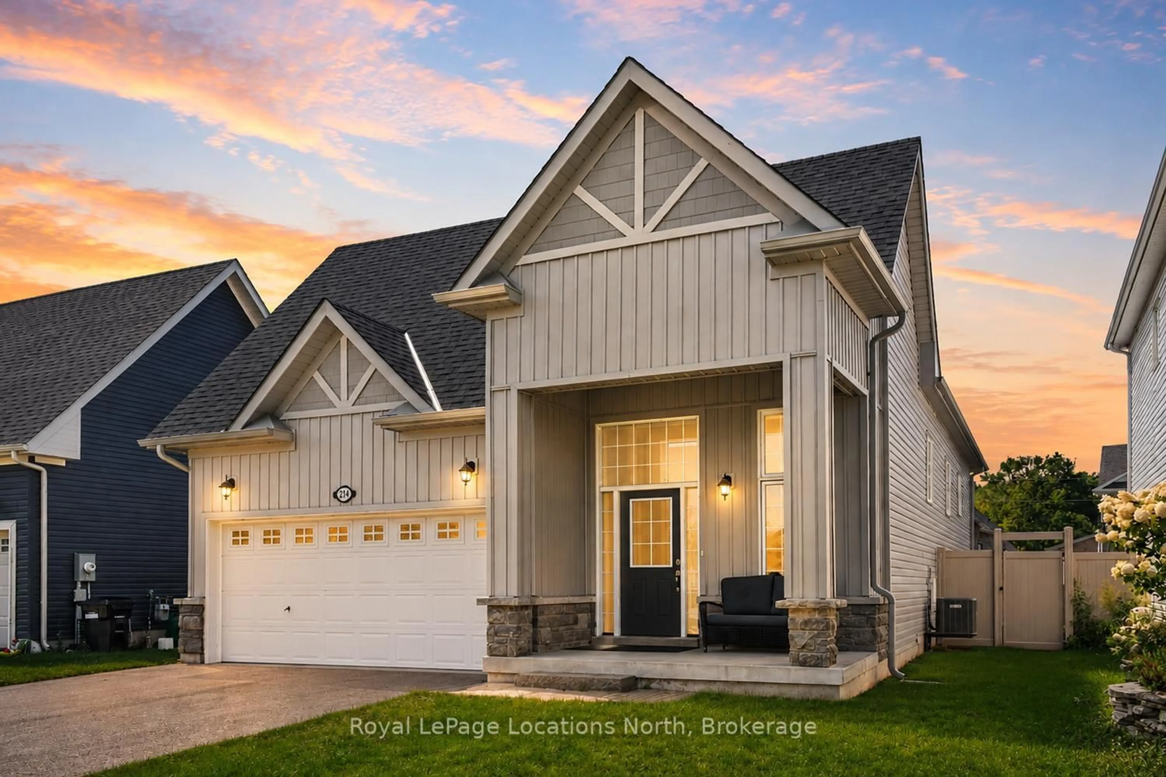 Home with vinyl exterior material, street for 214 SPRINGFIELD Cres, Clearview Ontario L0M 1S0