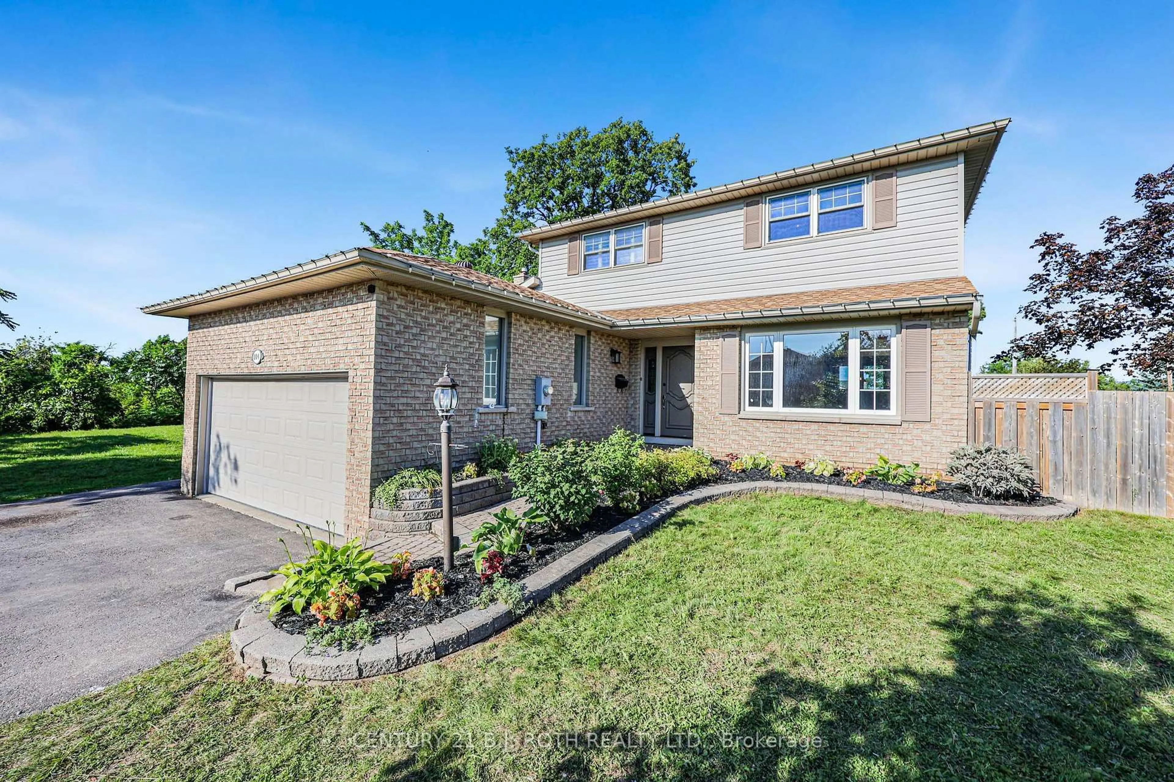 Home with brick exterior material, street for 104 WOODSIDE Dr, Orillia Ontario L3V 7N7