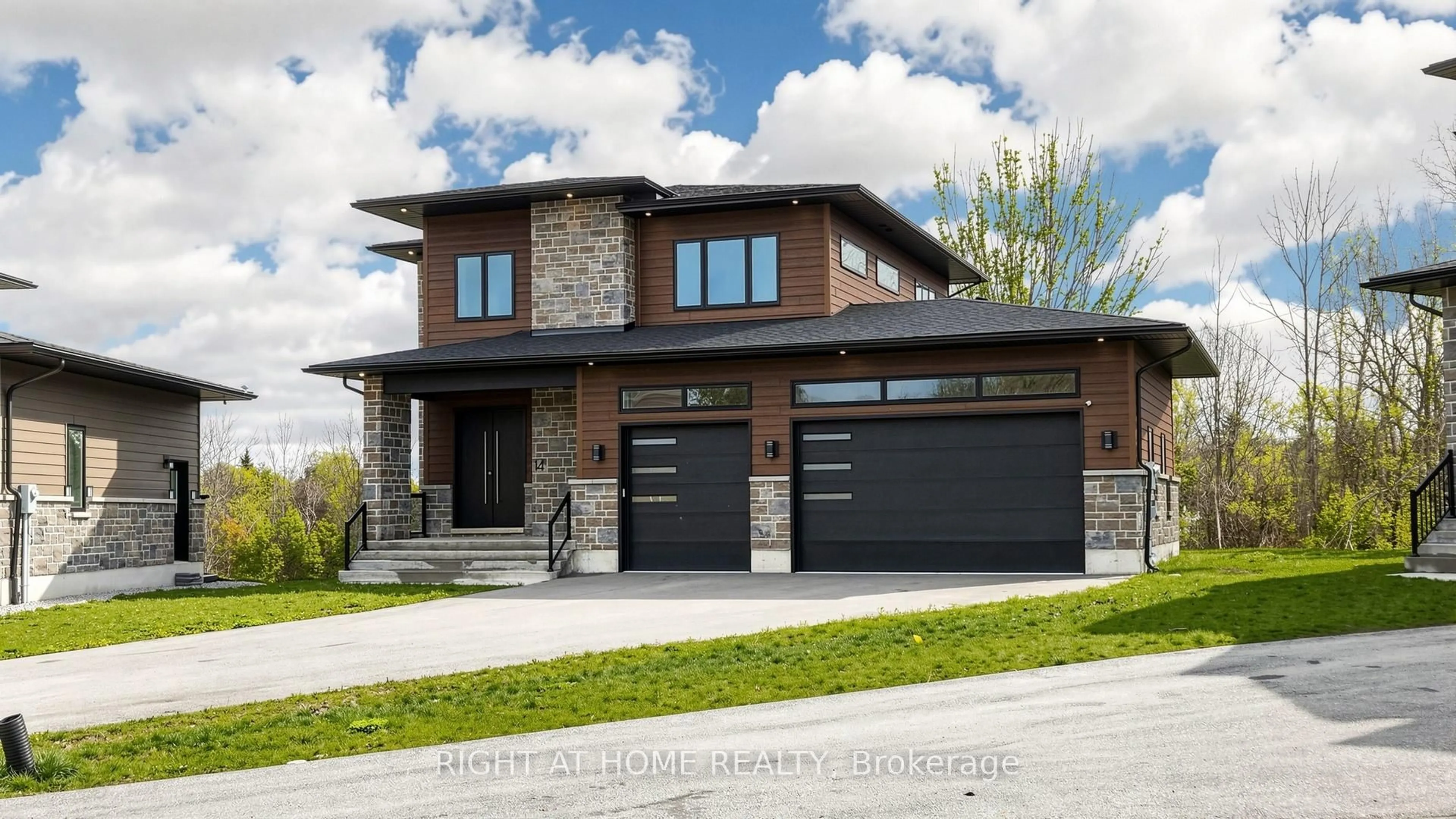 Home with brick exterior material, street for 14 Dixon Crt, Barrie Ontario L4N 7H1