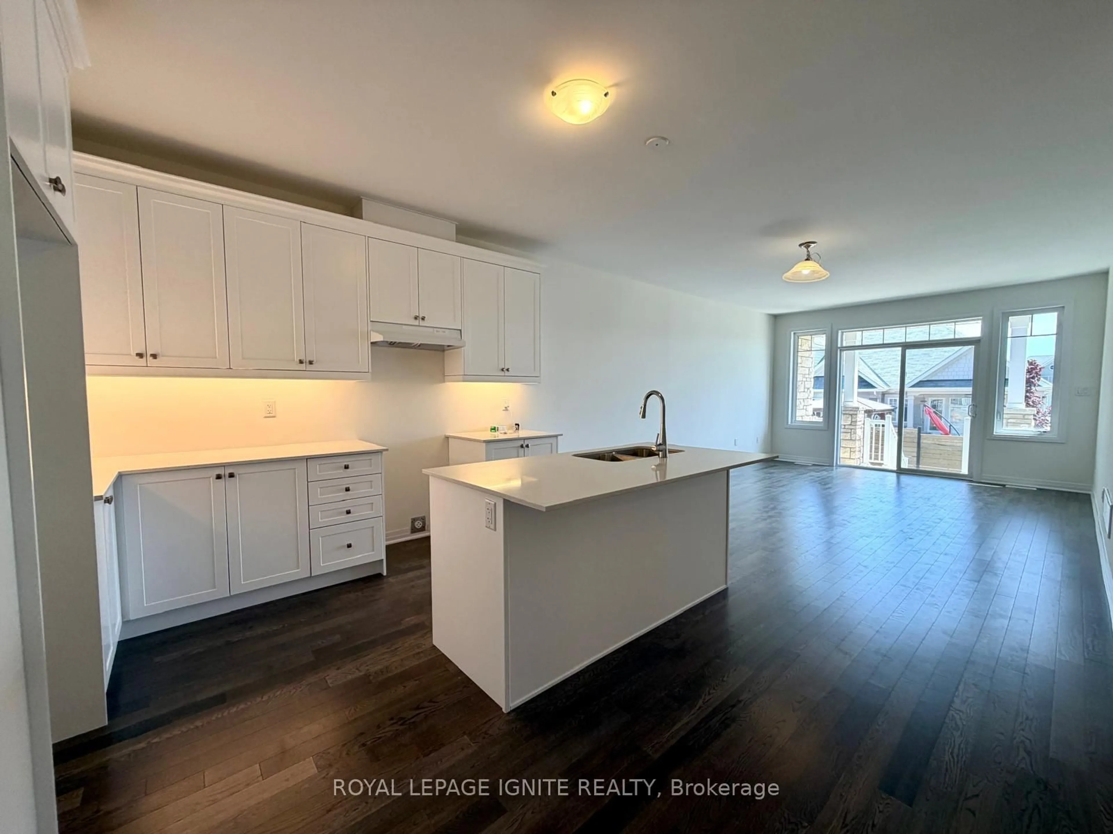 Open concept kitchen, unknown for 537 Hudson Cres, Midland Ontario L4R 0J2