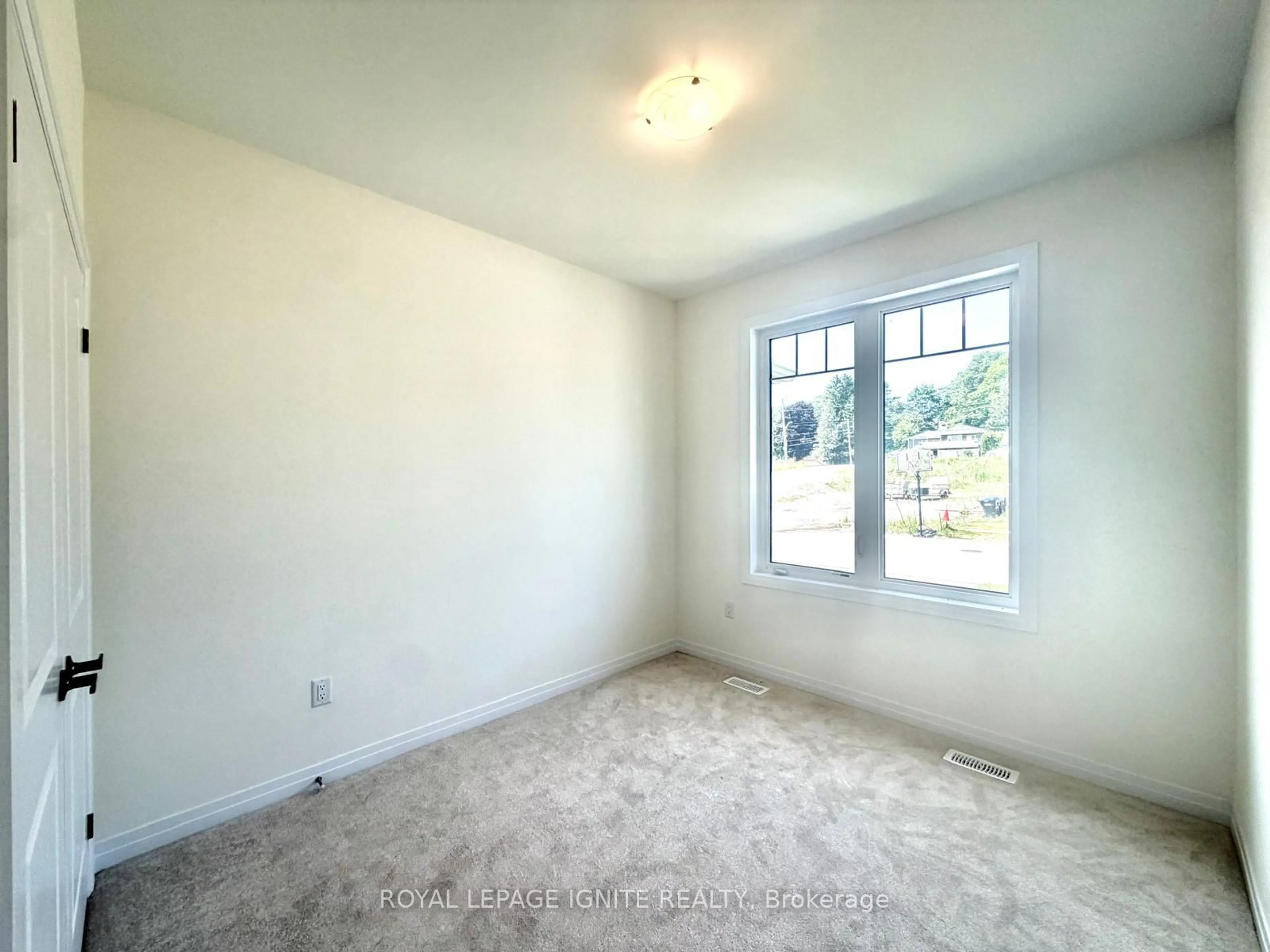 A pic of a room for 551 Hudson St, Midland Ontario L4R 0J2