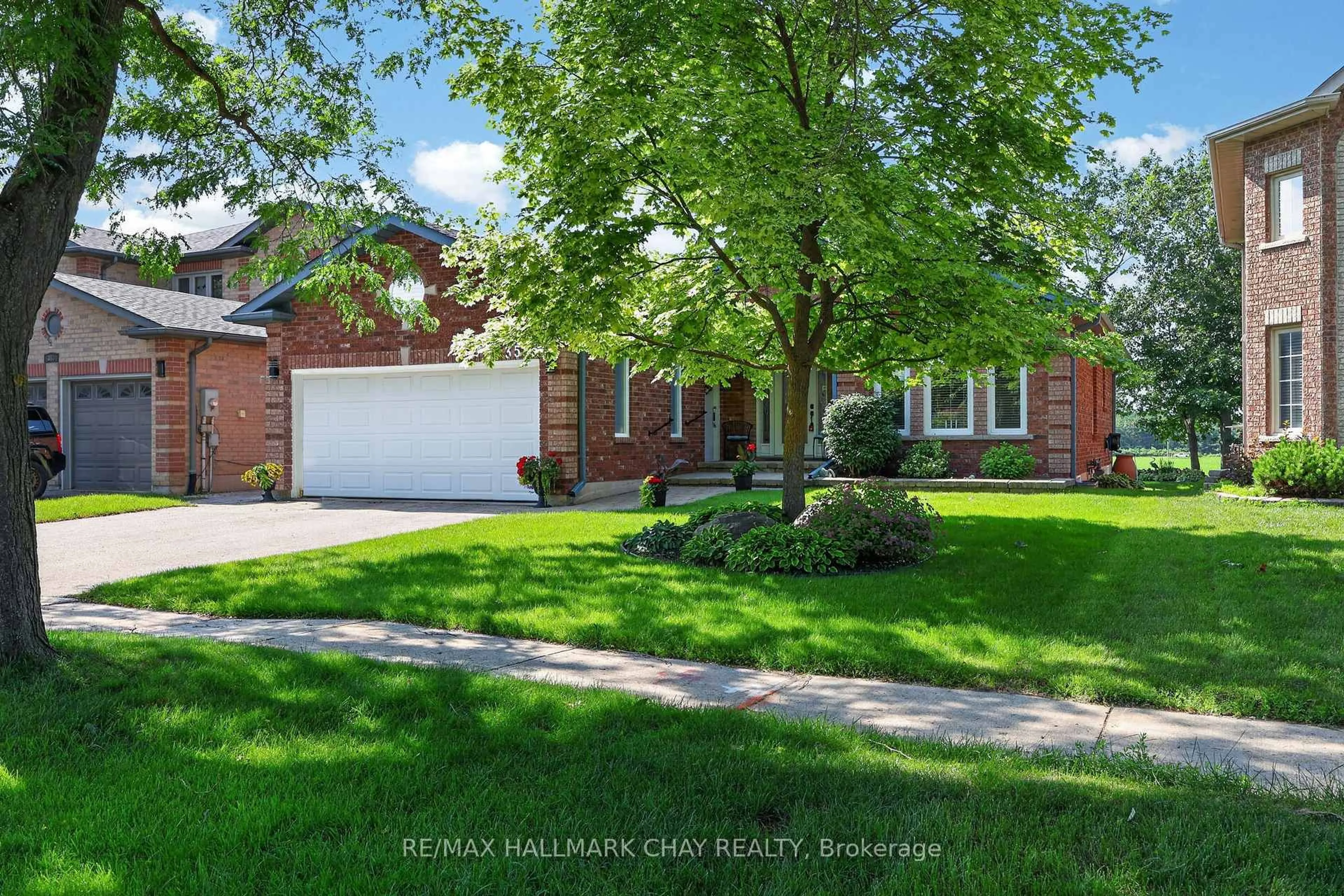 Home with brick exterior material, street for 358 Livingstone St, Barrie Ontario L4N 7K7