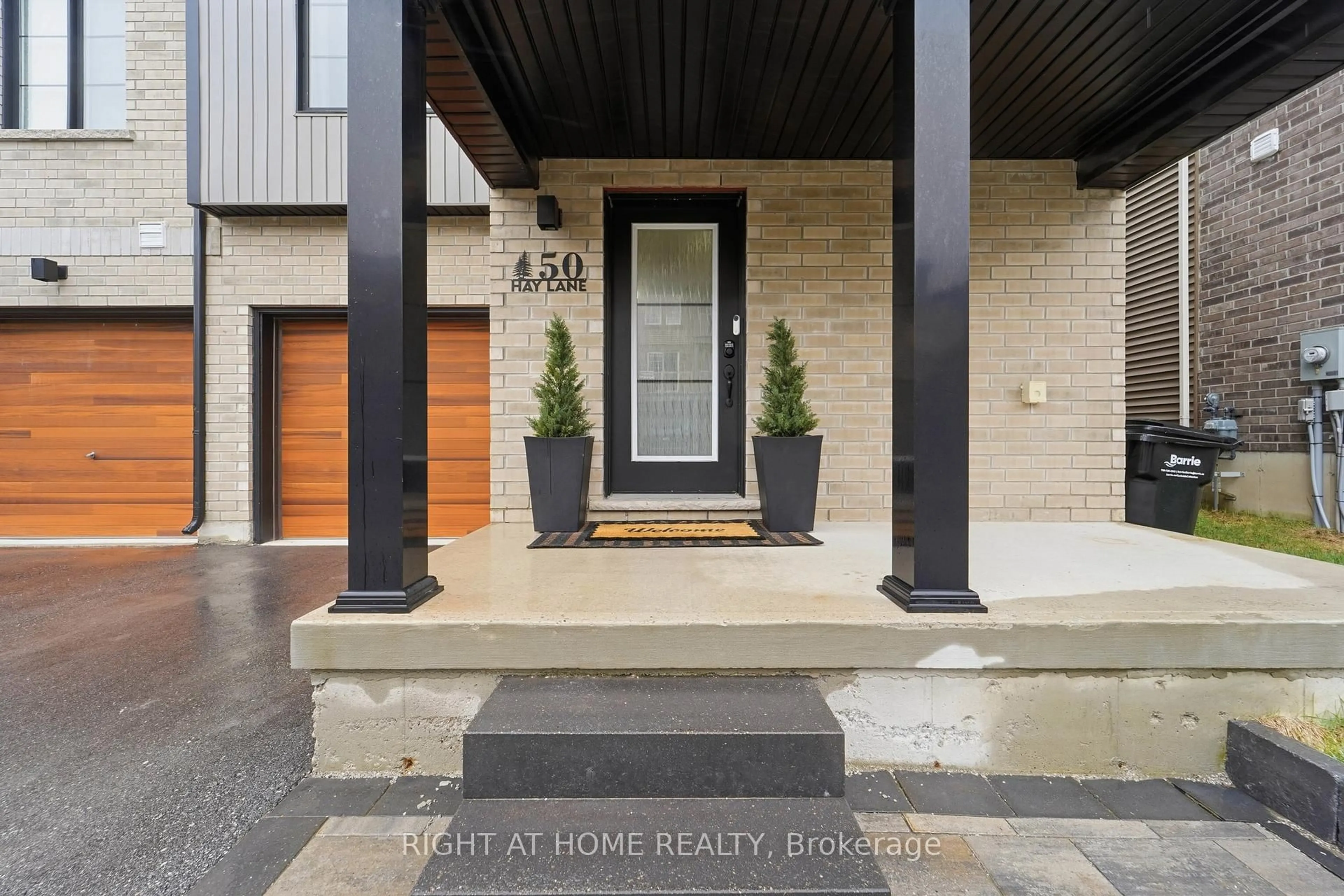 Indoor entryway for 50 Hay Lane, Barrie Ontario L9J 0T6