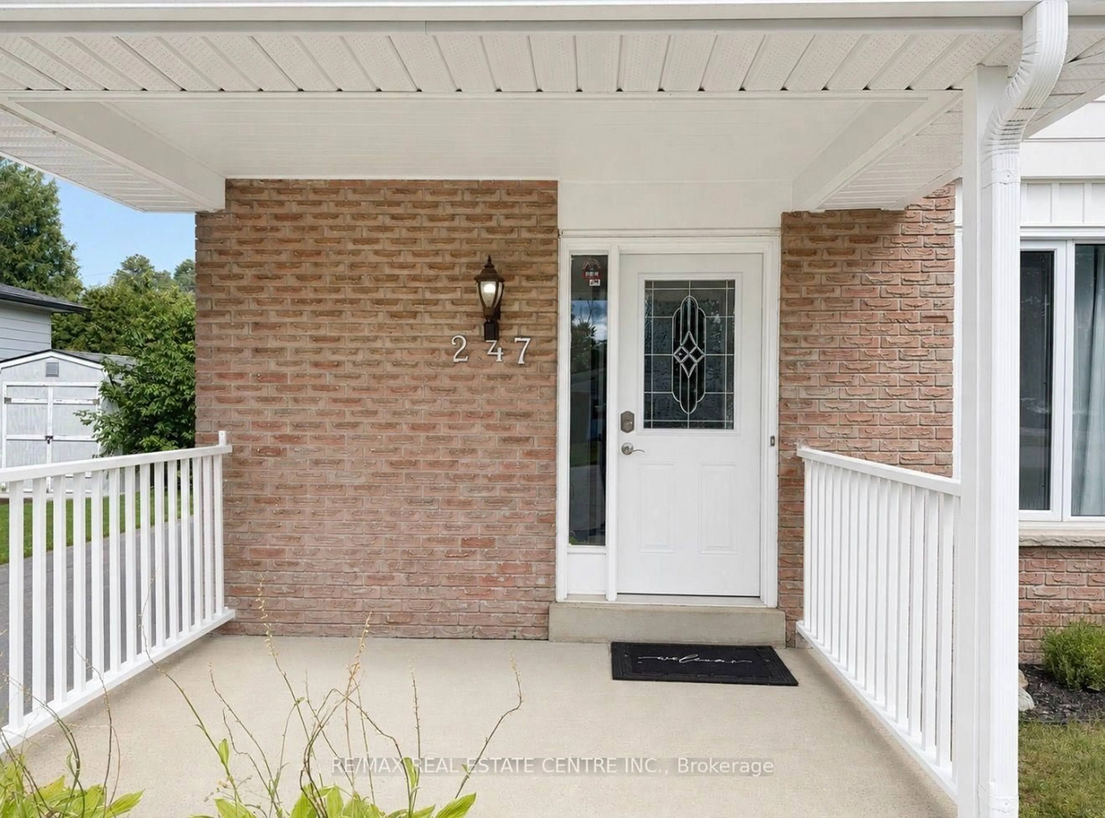 Indoor entryway for 247 Eric St, Clearview Ontario L0M 1S0