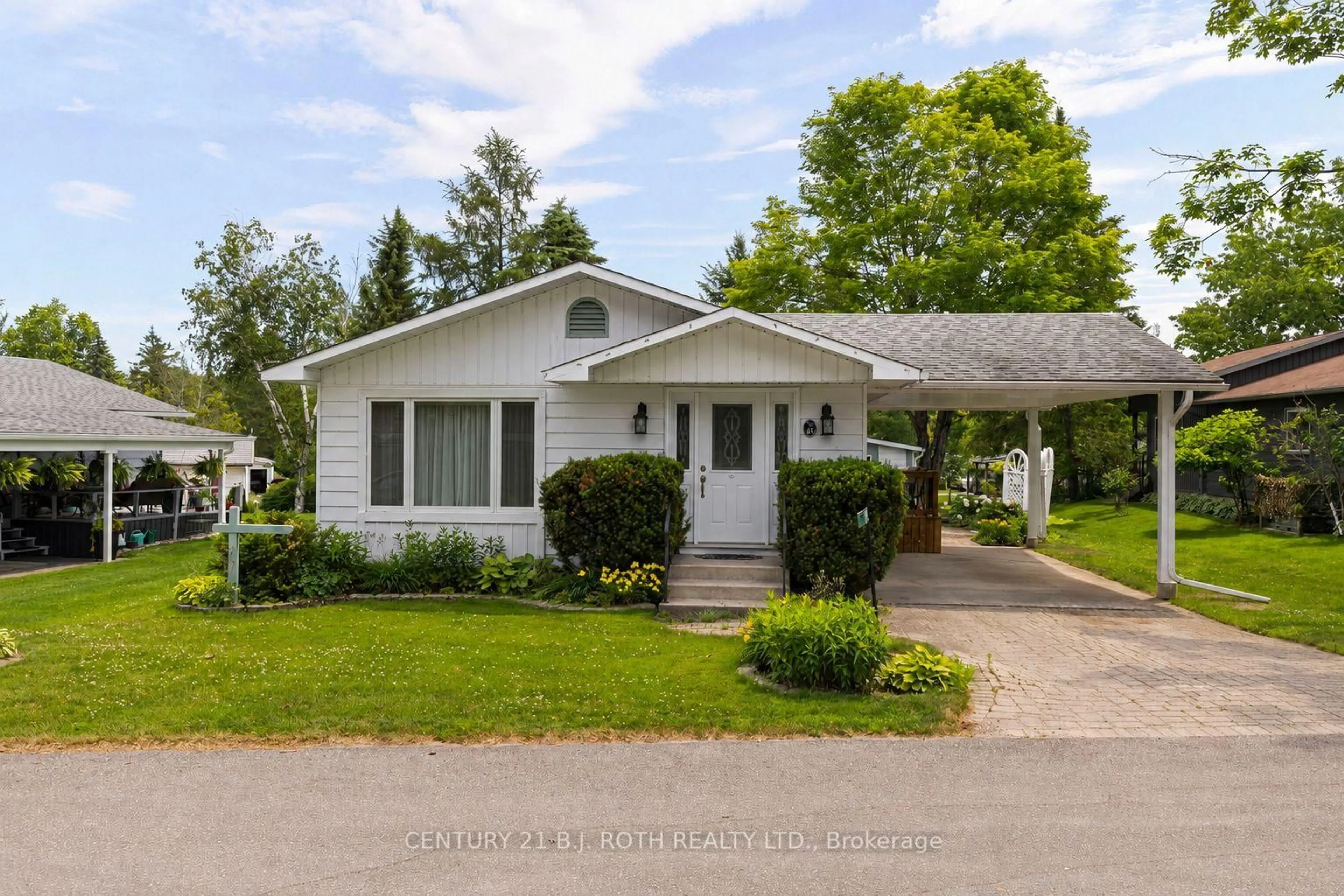 Home with vinyl exterior material, street for 19 Maple Cres, Oro-Medonte Ontario L0L 1T0
